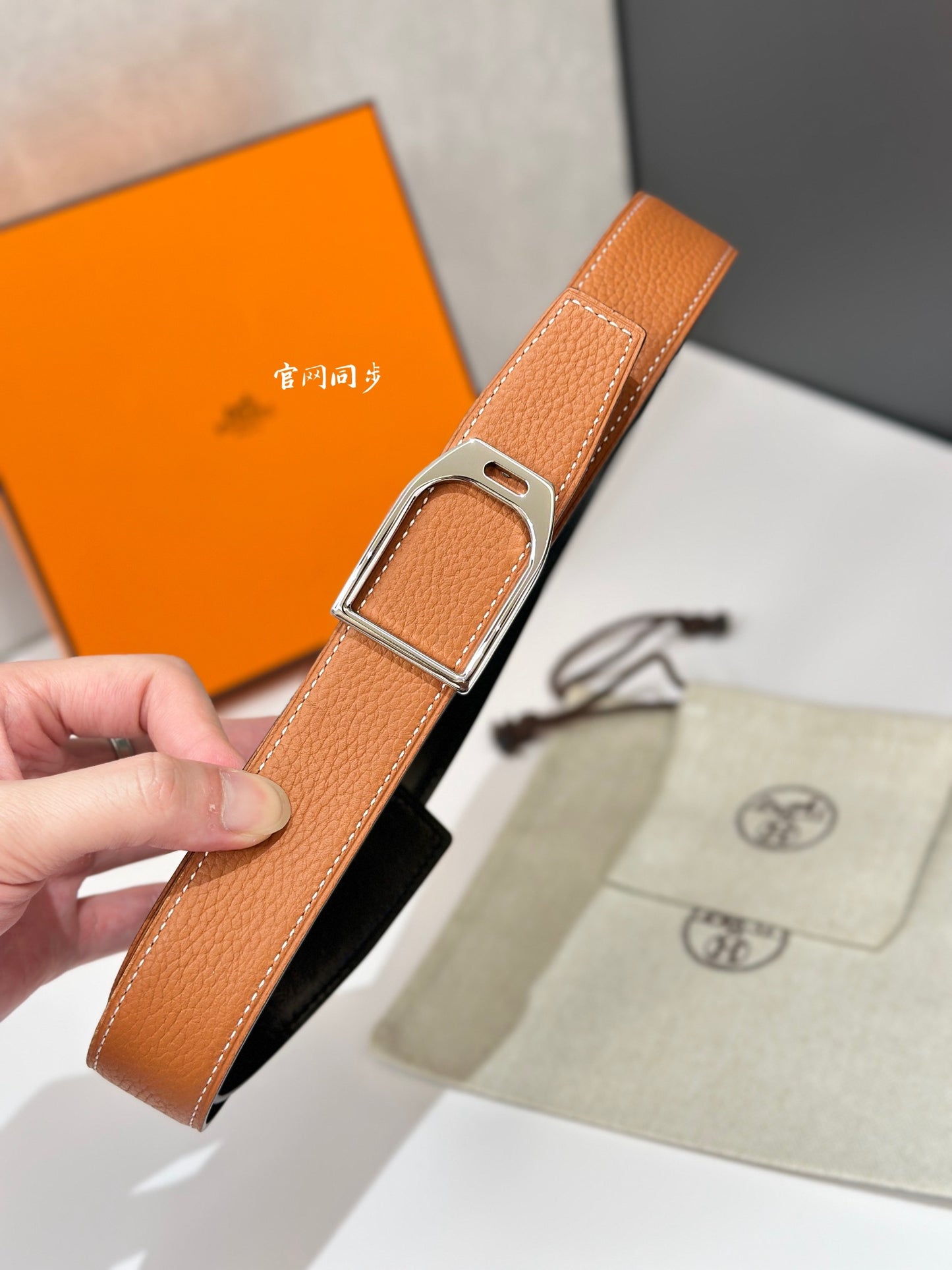 New casual and fashionable men's belt with palladium plated metal stirrup buckle double-sided cow belt