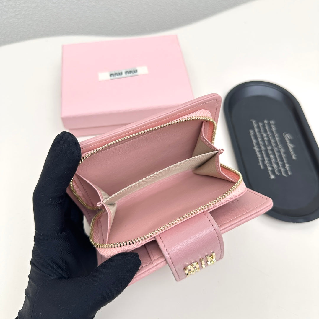 New MIU in stock, new sheepskin pleated Miu fold wallet for women, fresh and sweet wallet for girls, large capacity
