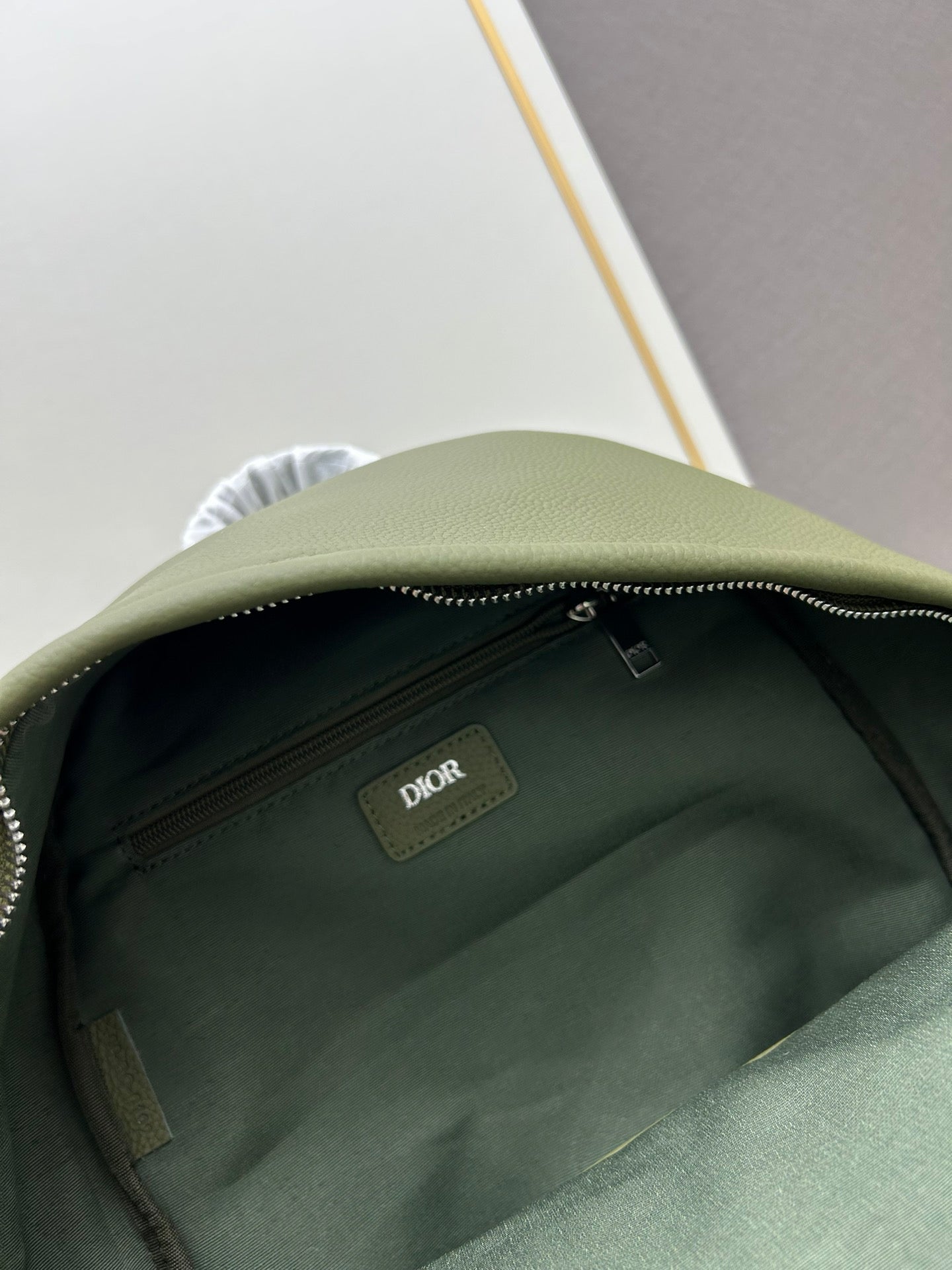 New D Family European and American Trendy Men's Embossed Double sided Grain Leather Zipper Backpack
