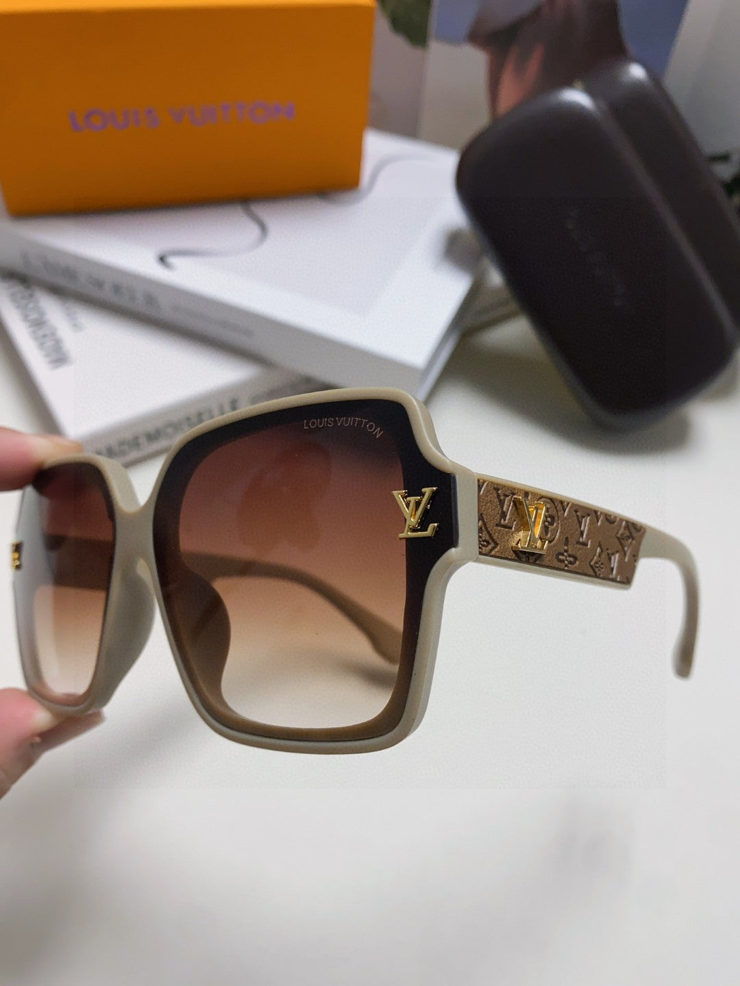 New Fashionable, Elegant, Comfortable, Lightweight, Exquisite Sunglasses