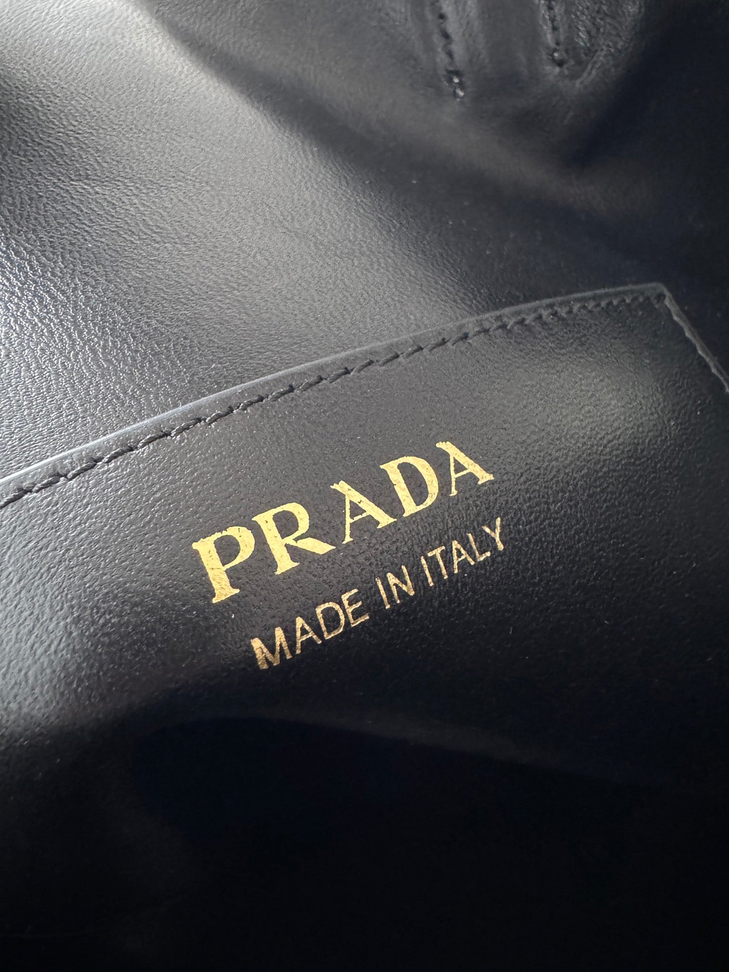New Fashionable Exquisite PRADA buckle Women's Handheld & Crossbody Bag