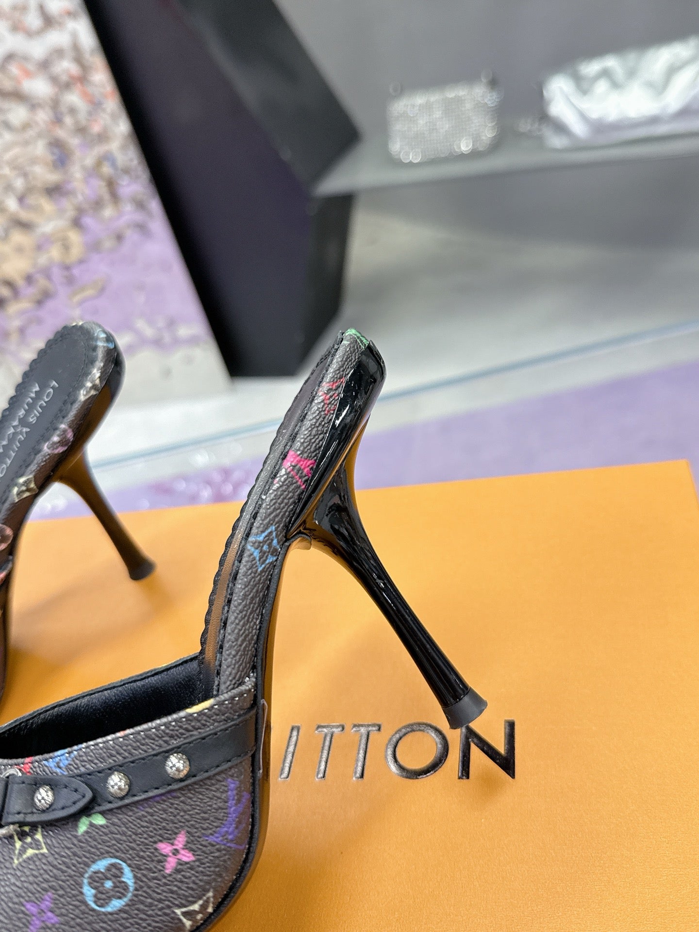 New luxury fashion Ladies' high-heeled sandals