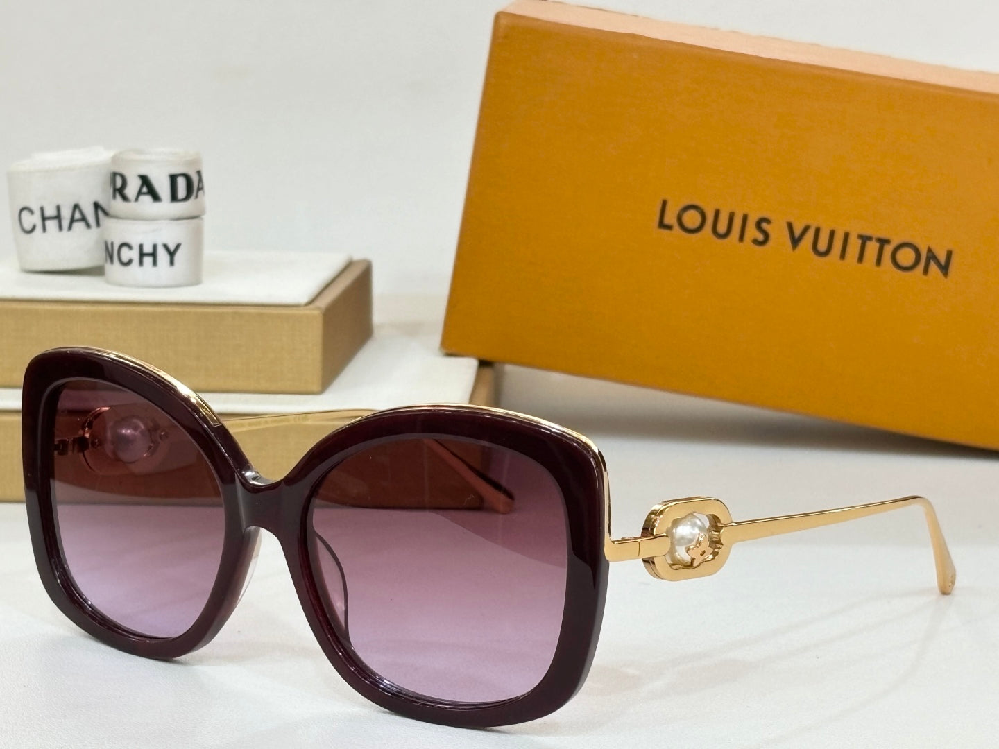 New Fashionable, Elegant, Comfortable, Lightweight, Exquisite Sunglasses
