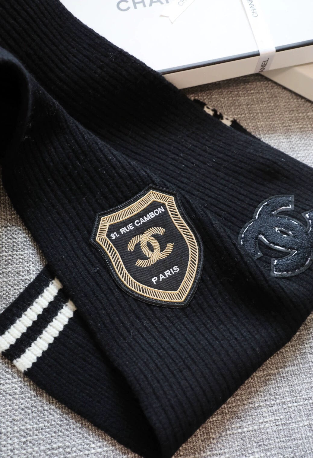 New Double C College Style Men's and Women's Badge Knitted Scarf Hat Classic Small Fragrant Style Cashmere Shawl Neck with Box