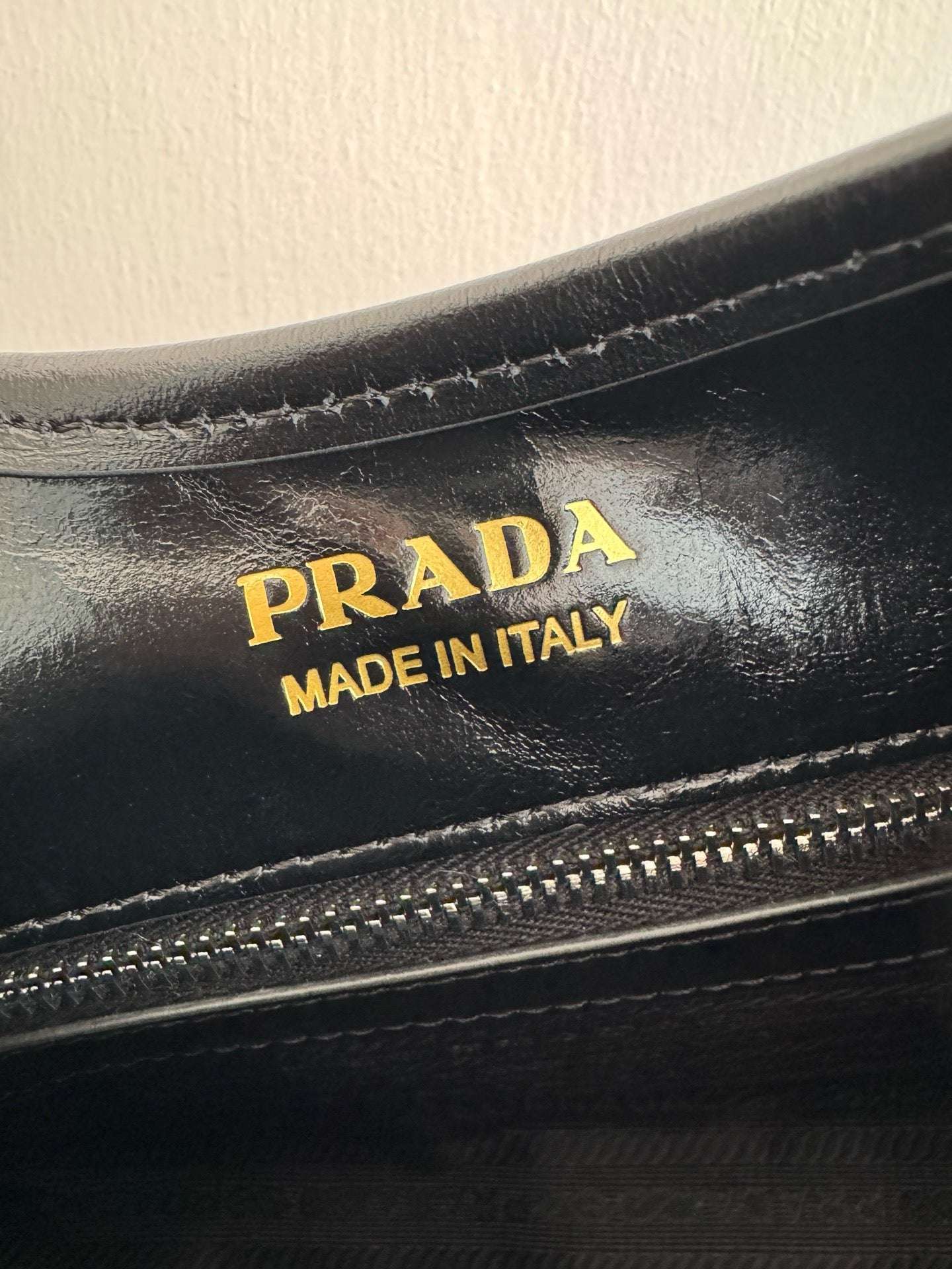 New Fashion able, Casual and Exquisite PRADA Women's Handheld and Crossbody Bag