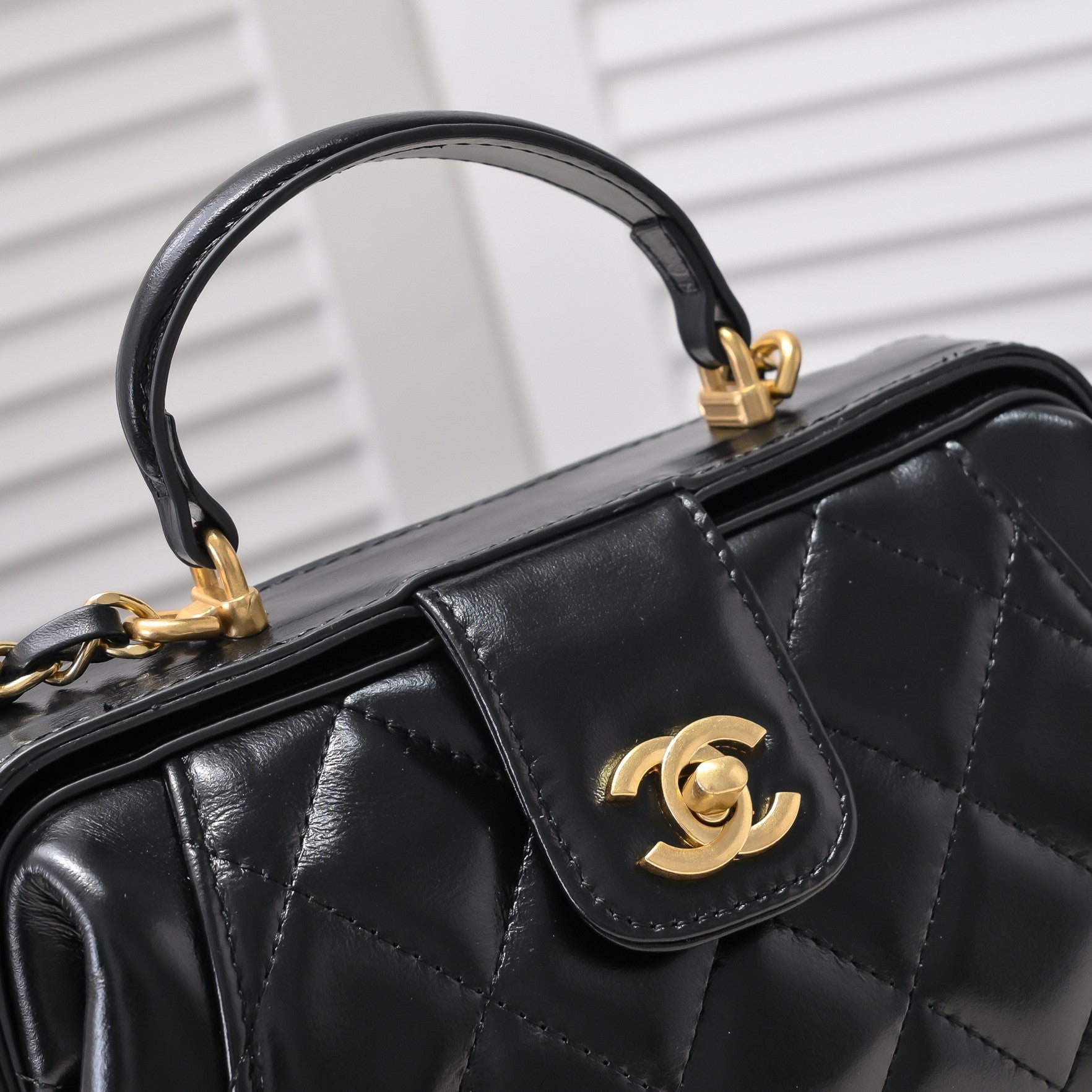 New Lingge Golden Ball Retro Metal Chain Lock Doctor's Bag Handheld Single Shoulder Cross Shoulder Women's Bag - Fashion Boutique