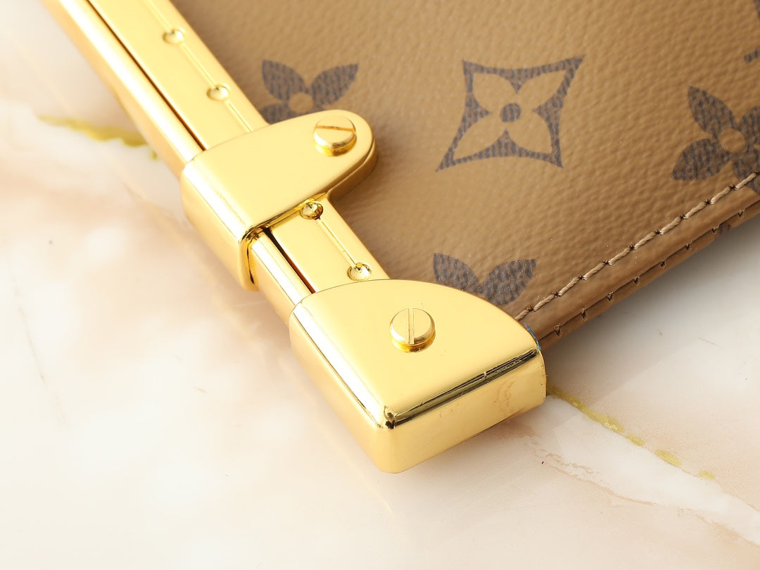 New Louis Vuitton Lucky Trunk Fashion Versatile Handbag with Old Flowers - Fashion Boutique