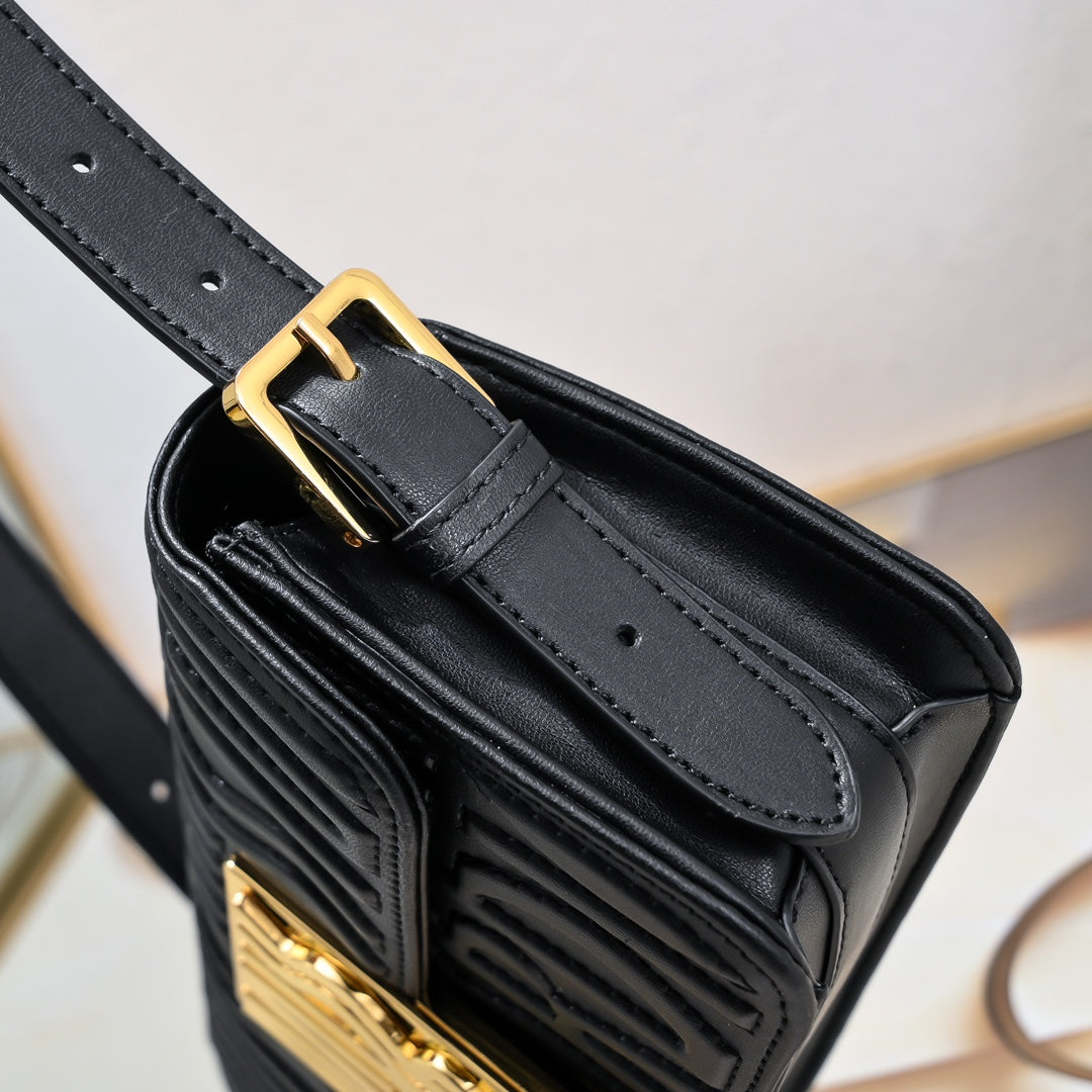 2024 New D Home Fashion Trend Miss Metal Plaque Flip Open Underarm Bag - Fashion Boutique