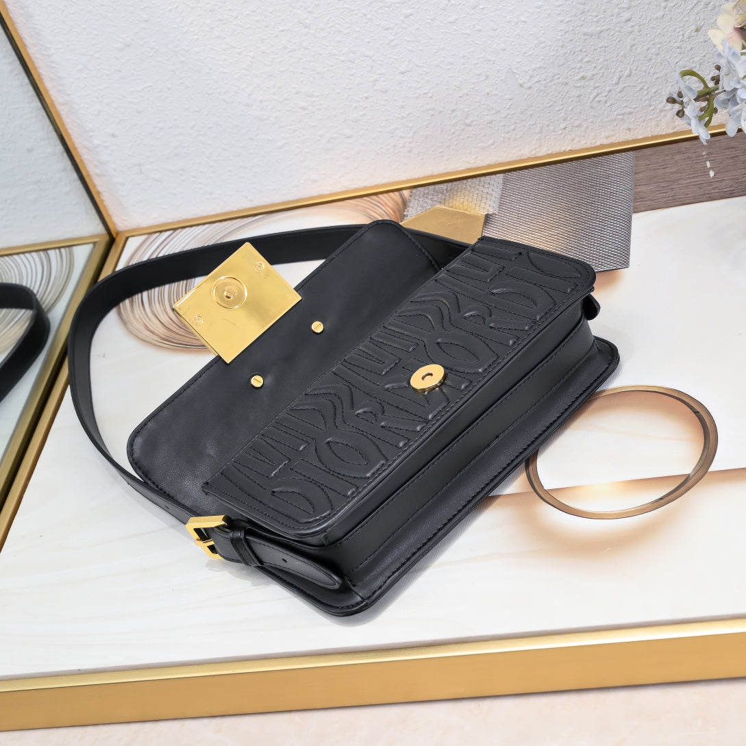 2024 New D Home Fashion Trend Miss Metal Plaque Flip Open Underarm Bag - Fashion Boutique