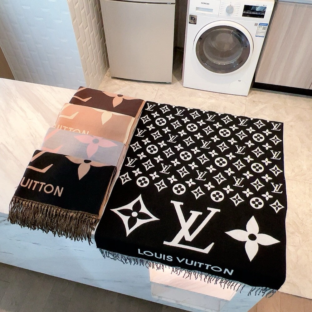 New Four Leaf Simple Classic Fashion Framed Wool Scarf with Box - Fashion Boutique
