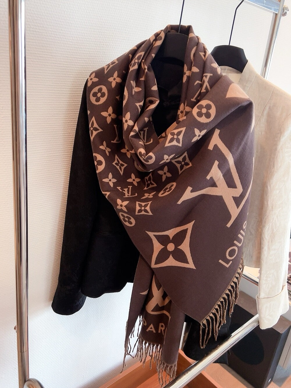 New Four Leaf Simple Classic Fashion Framed Wool Scarf with Box - Fashion Boutique