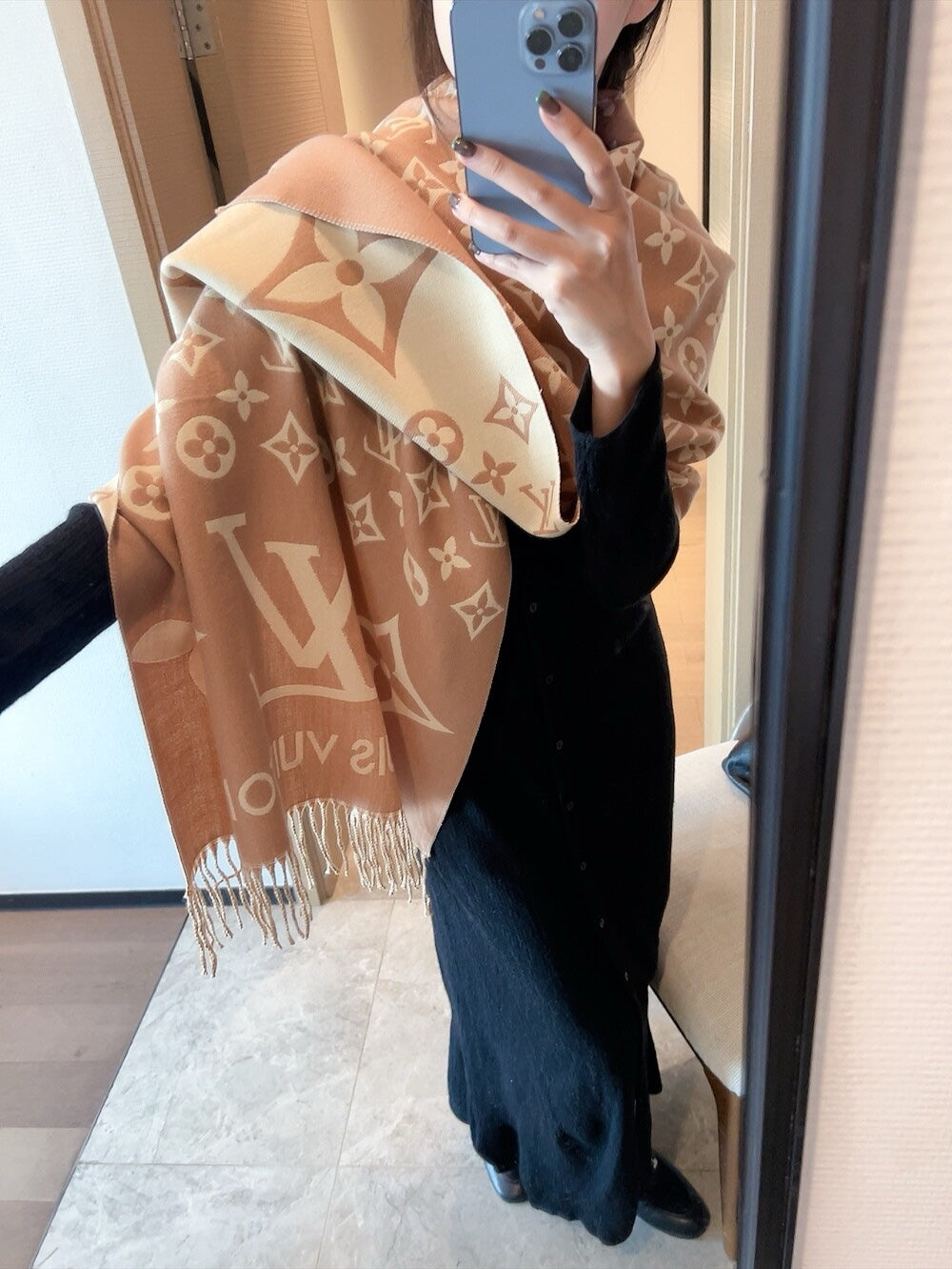 New Four Leaf Simple Classic Fashion Framed Wool Scarf with Box