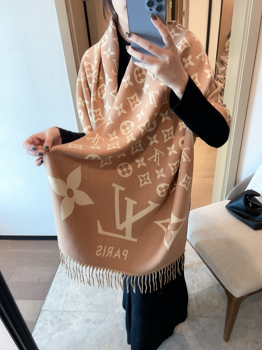 New Four Leaf Simple Classic Fashion Framed Wool Scarf with Box
