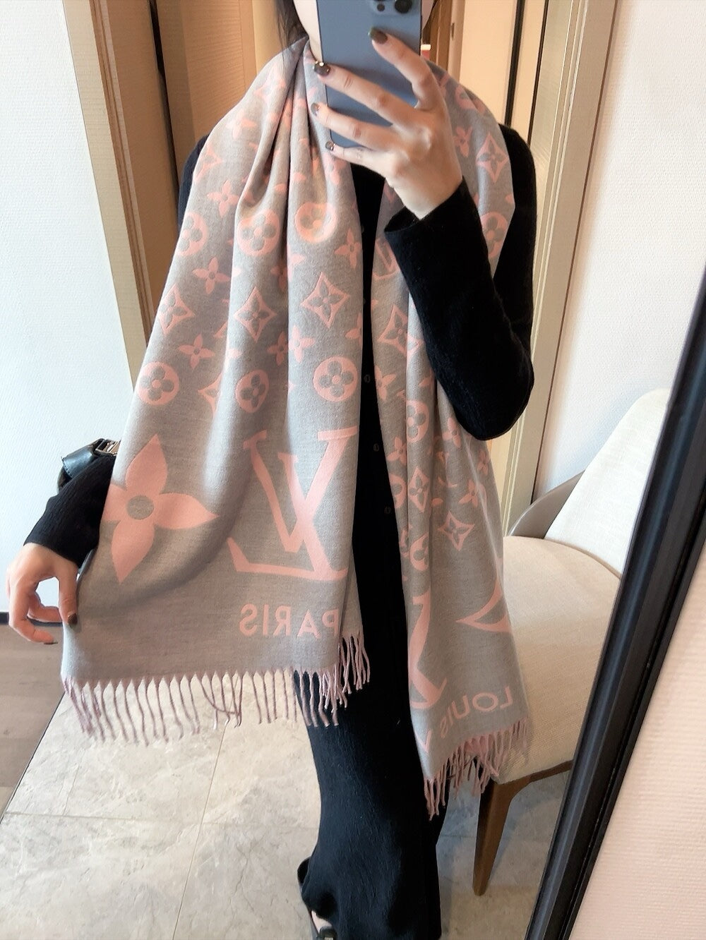 New Four Leaf Simple Classic Fashion Framed Wool Scarf with Box
