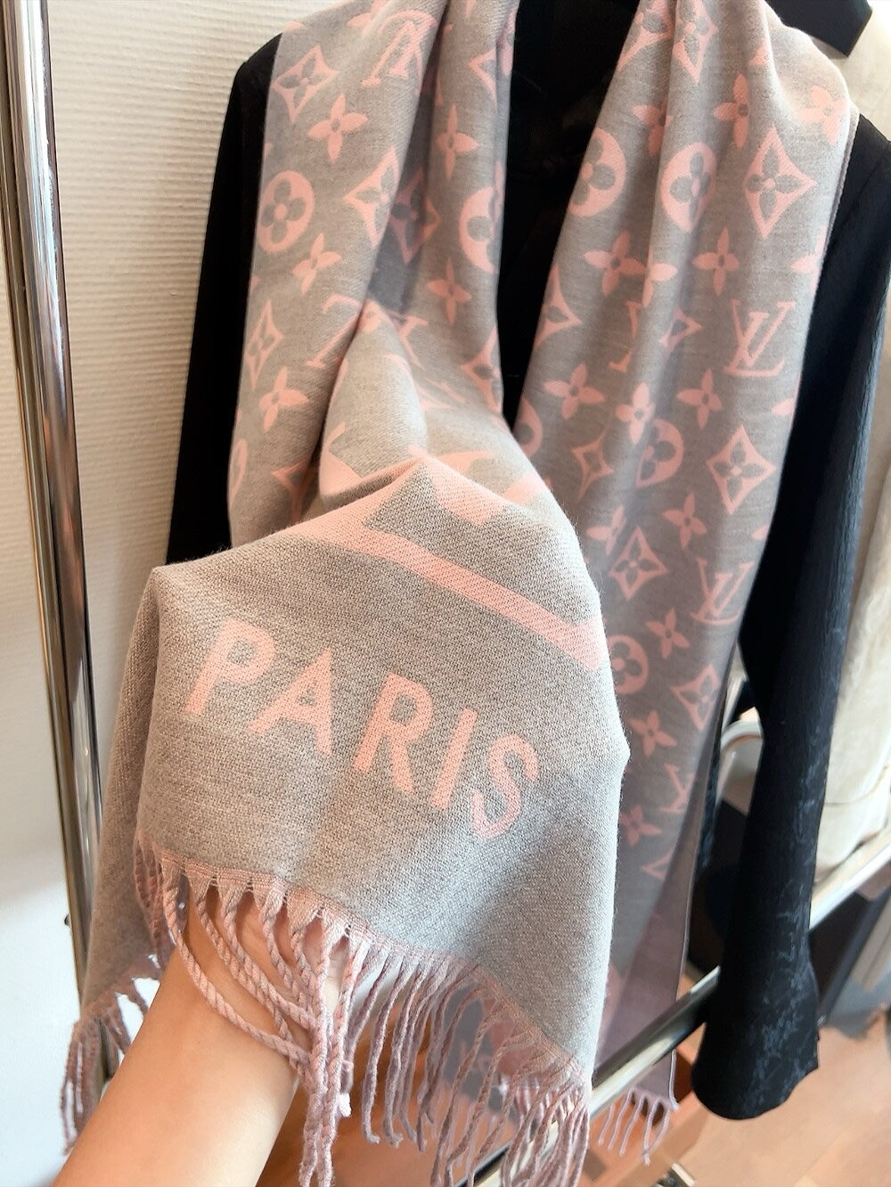 New Four Leaf Simple Classic Fashion Framed Wool Scarf with Box