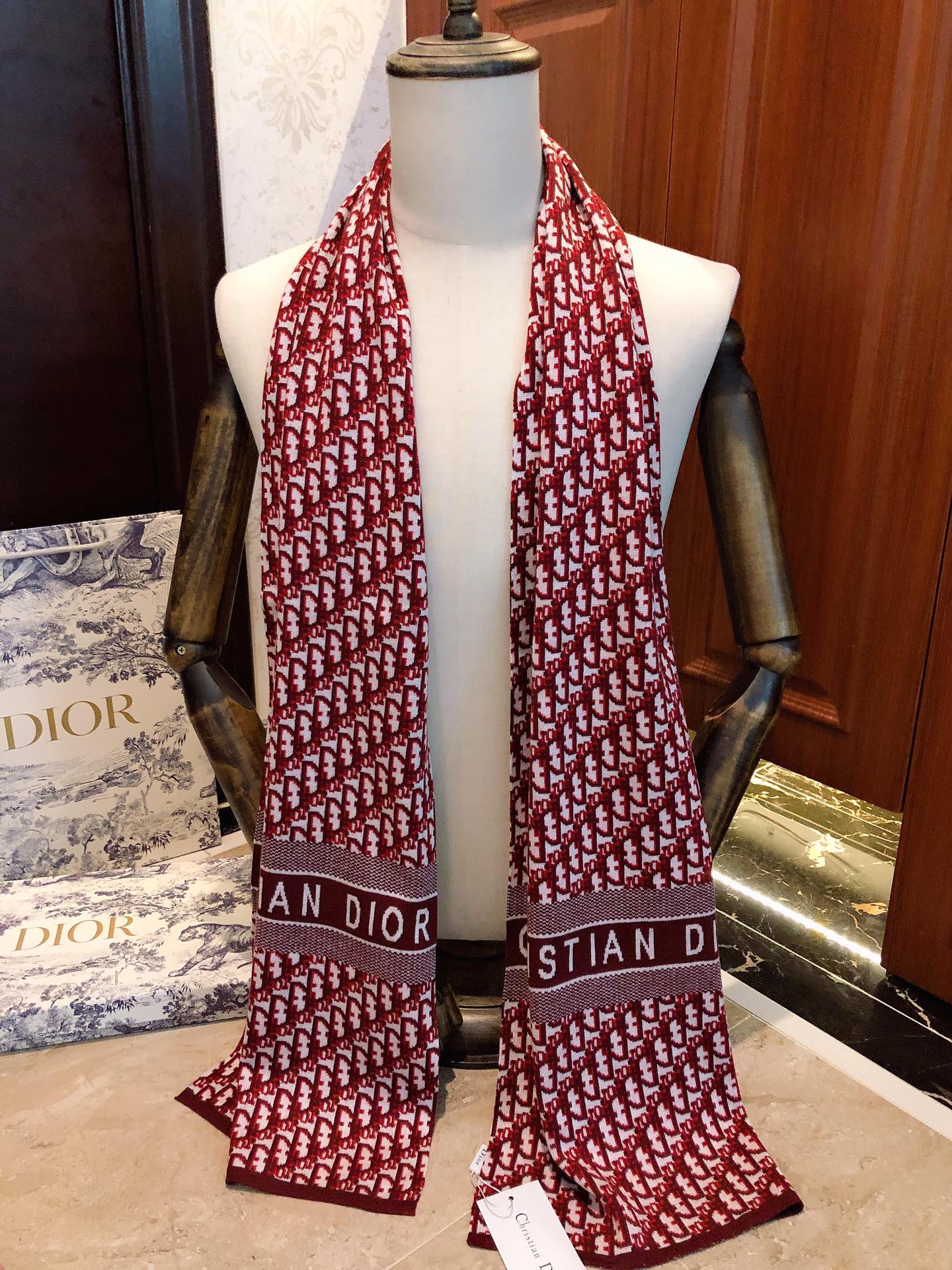 New D Home Autumn/Winter Luxury Women's Autumn/Winter Scarf with Box