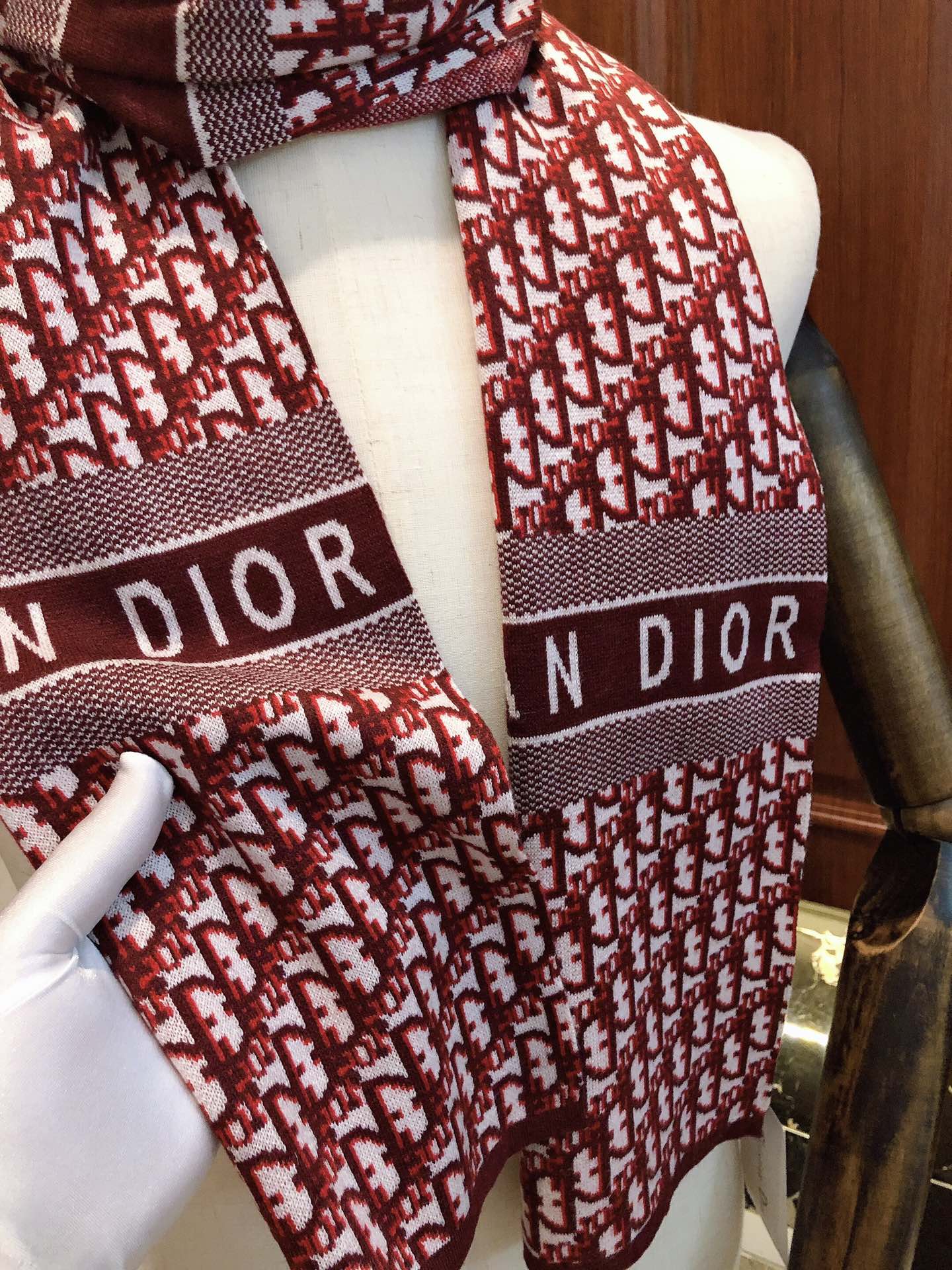 New D Home Autumn/Winter Luxury Women's Autumn/Winter Scarf with Box