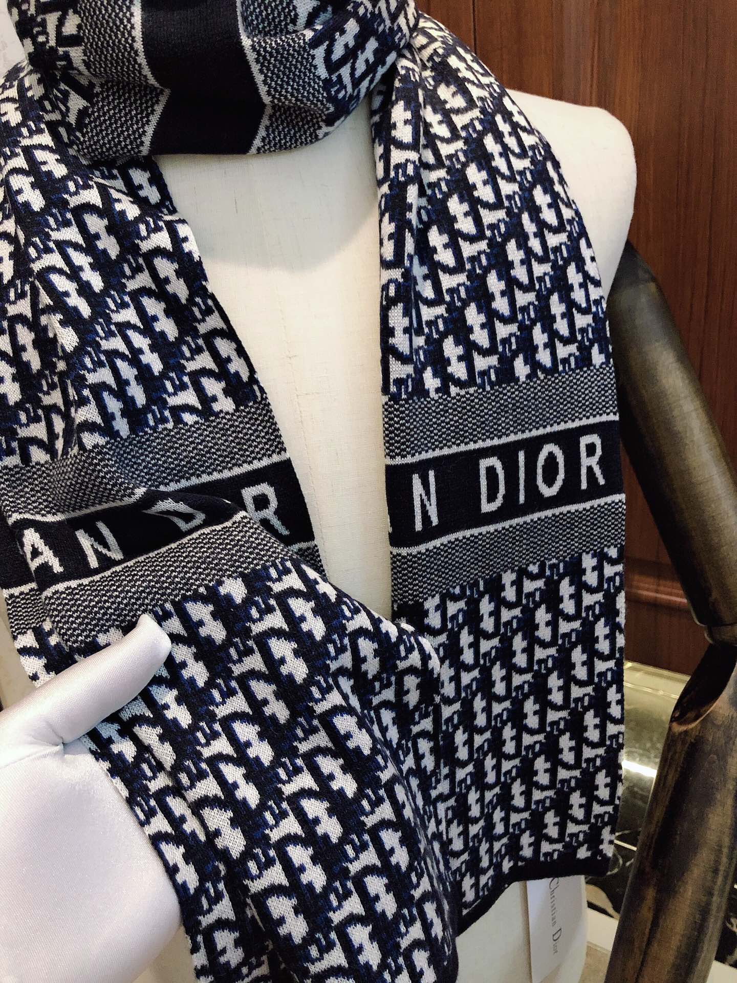 New D Home Autumn/Winter Luxury Women's Autumn/Winter Scarf with Box