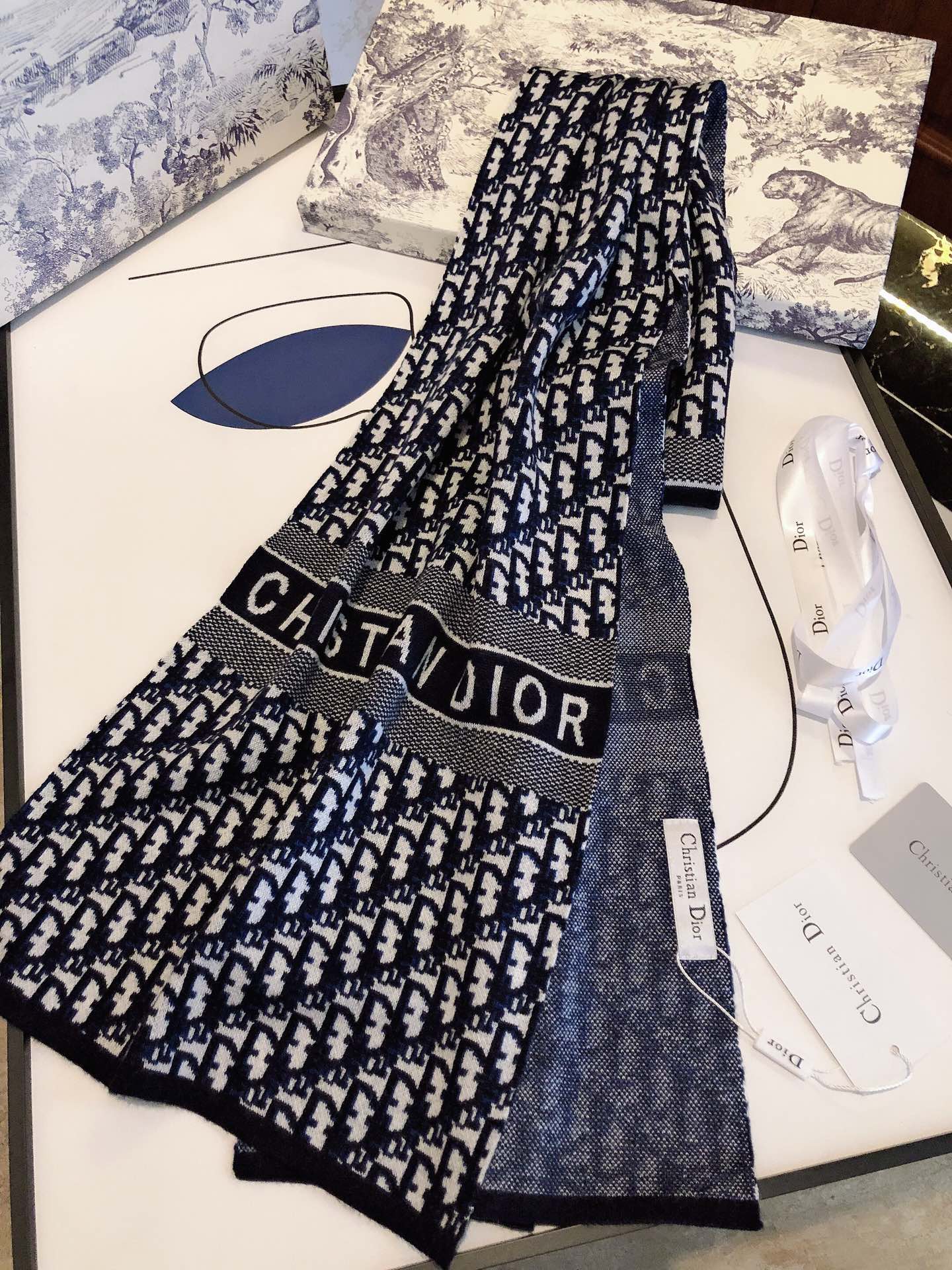 New D Home Autumn/Winter Luxury Women's Autumn/Winter Scarf with Box