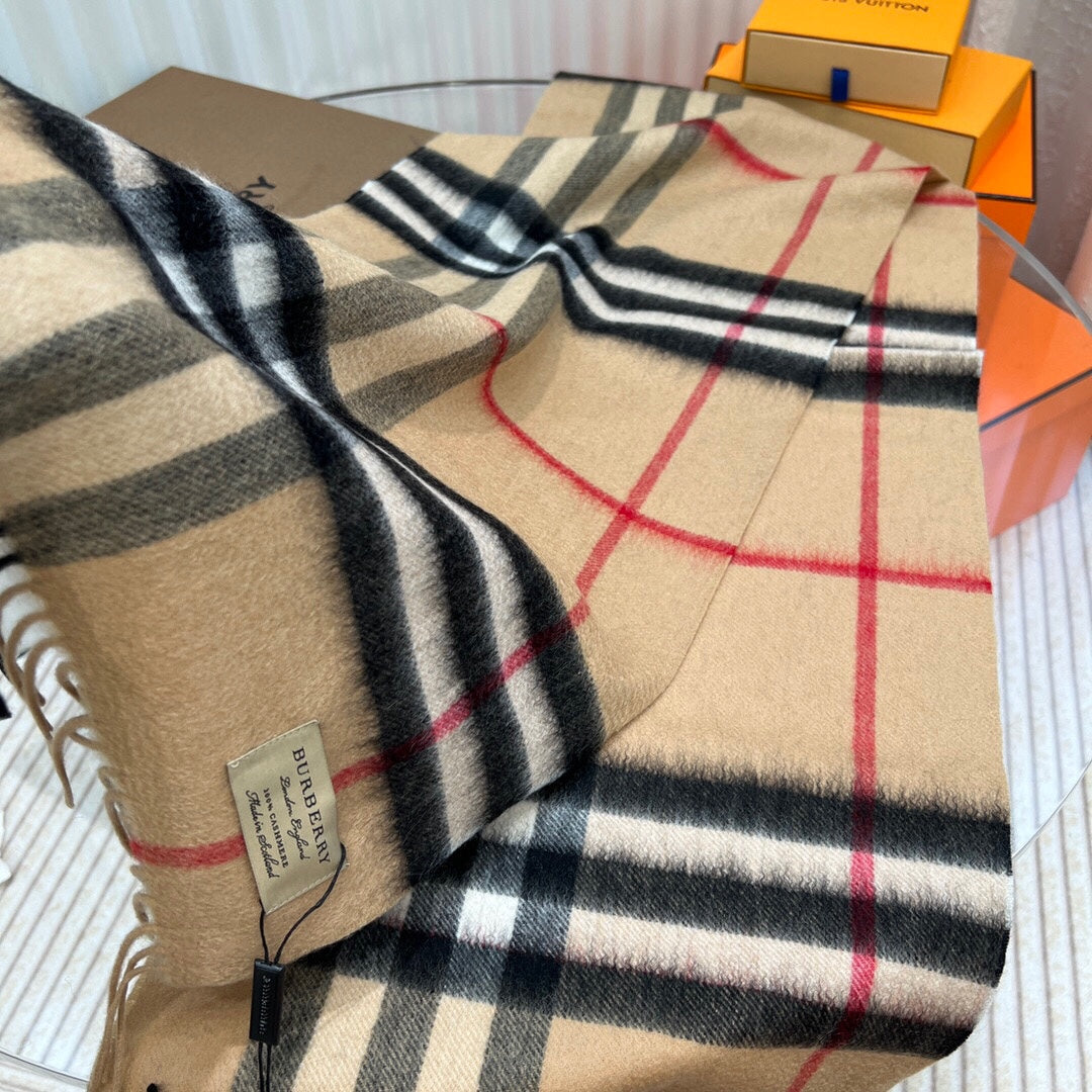 New light luxury versatile 24ss autumn and winter cashmere fringe plaid splicing men's and women's scarf with box