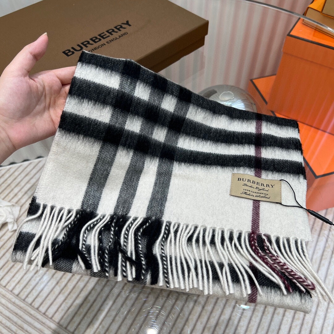 New light luxury versatile 24ss autumn and winter cashmere fringe plaid splicing men's and women's scarf with box