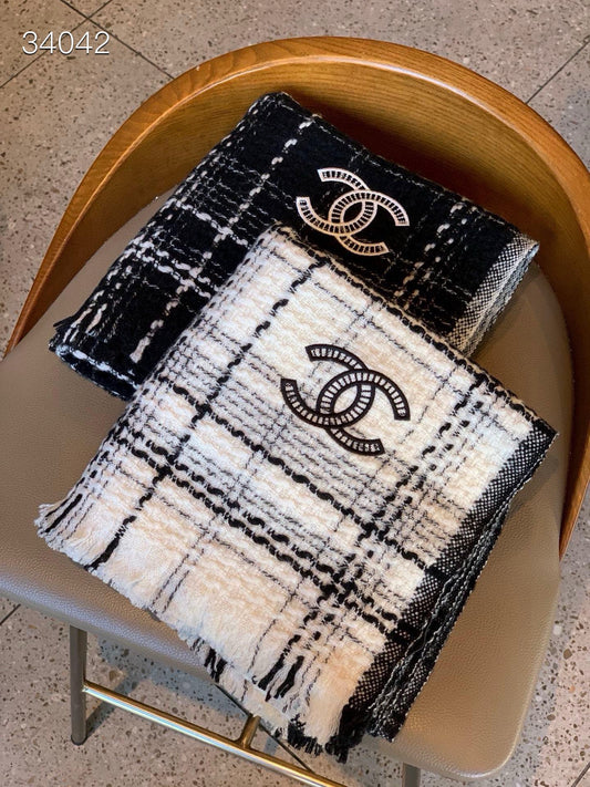 New Classic Fashion Versatile Coco Black and White Noble Narrow Edition Simple Scarf for Women Autumn and Winter with Box