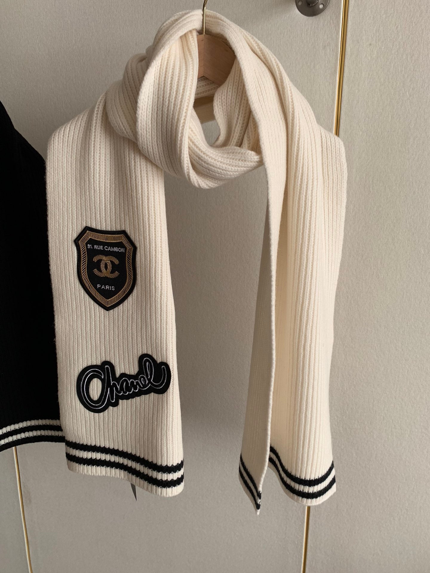 New Double C College Style Men's and Women's Badge Knitted Scarf Hat Classic Small Fragrant Style Cashmere Shawl Neck with Box