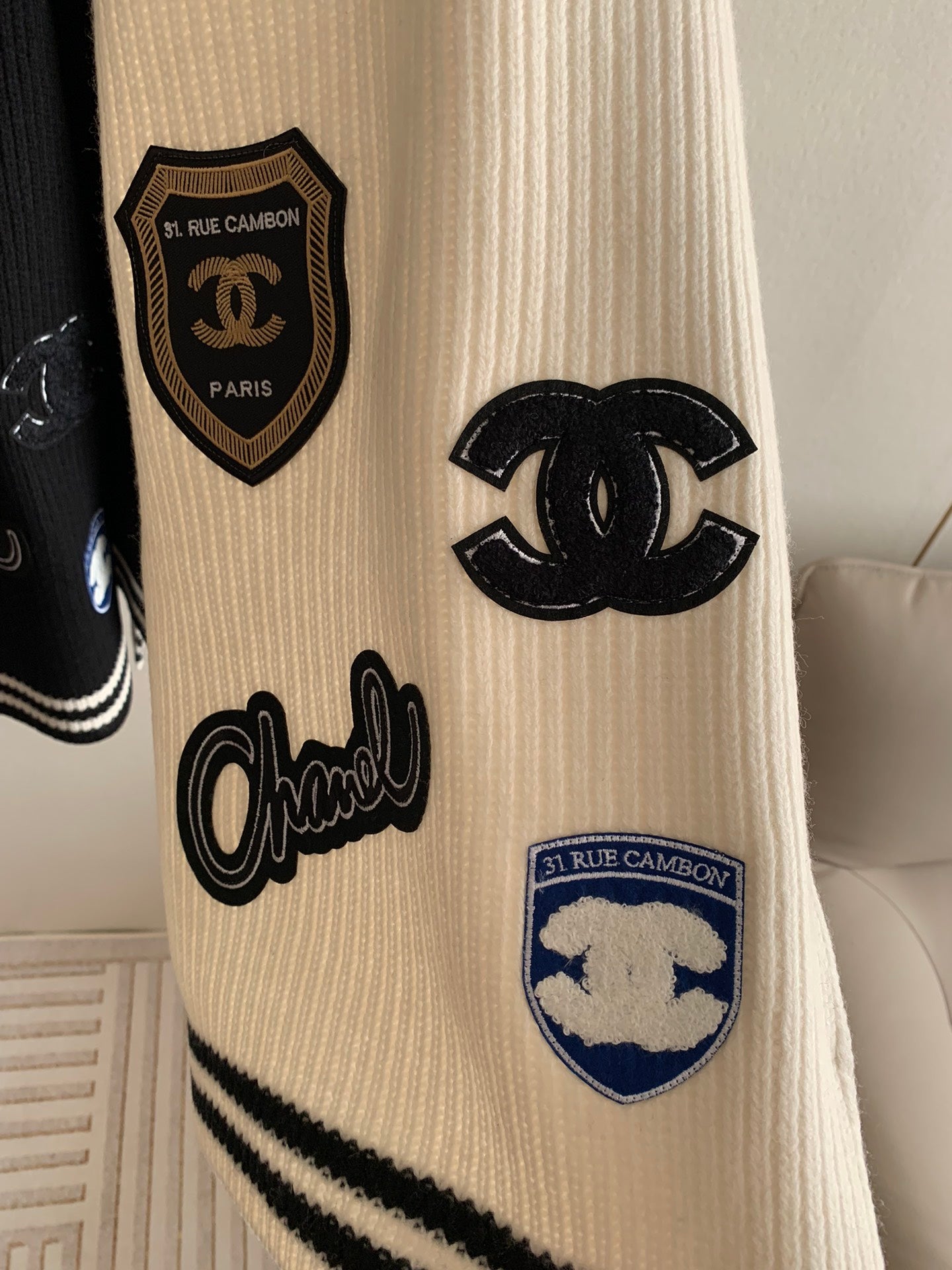 New Double C College Style Men's and Women's Badge Knitted Scarf Hat Classic Small Fragrant Style Cashmere Shawl Neck with Box