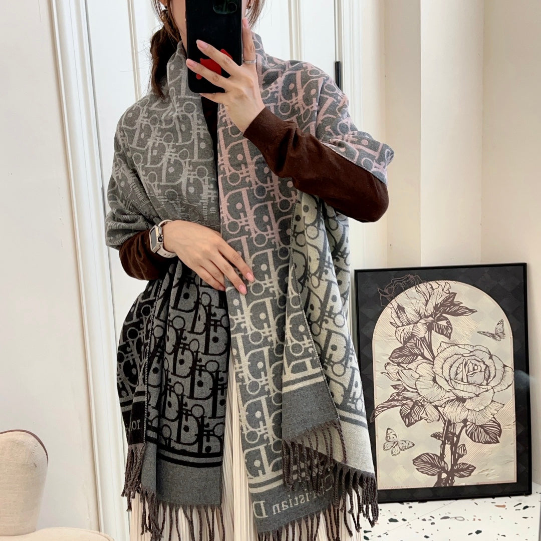 New trendy, versatile, and high-end D home vintage women's autumn and winter double-sided shawl scarf with box