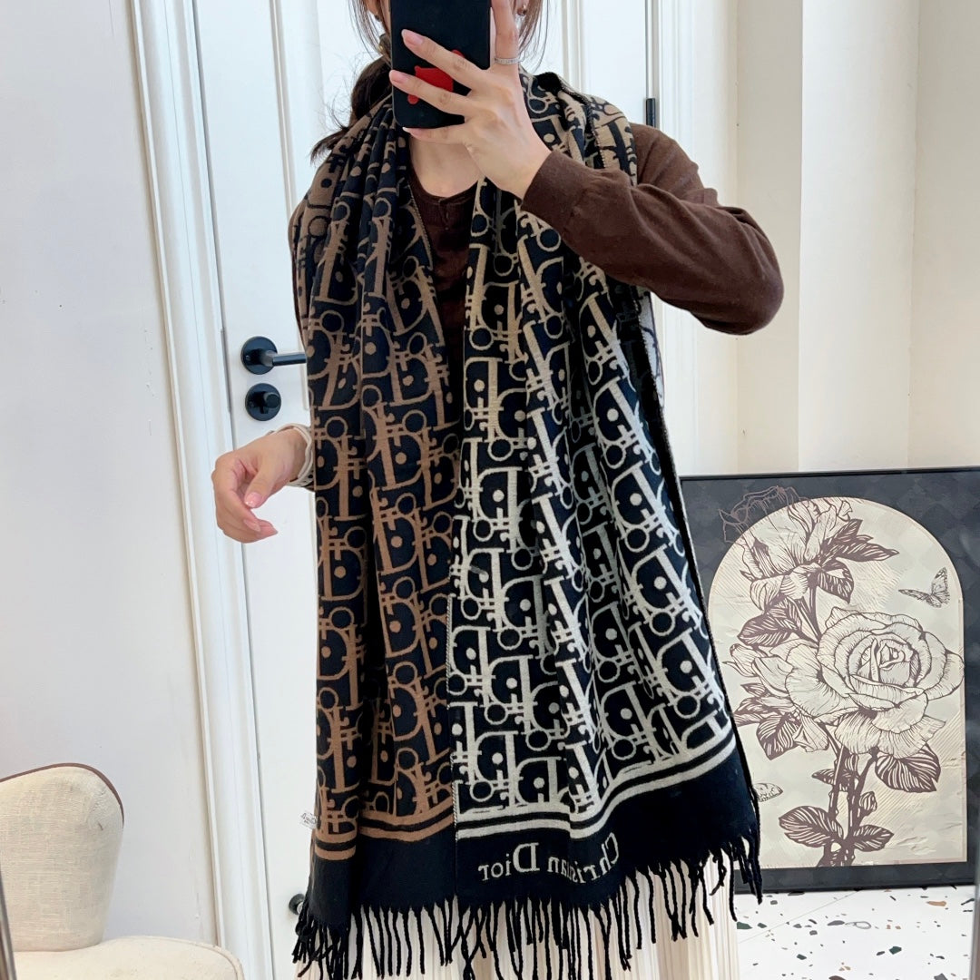 New trendy, versatile, and high-end D home vintage women's autumn and winter double-sided shawl scarf with box