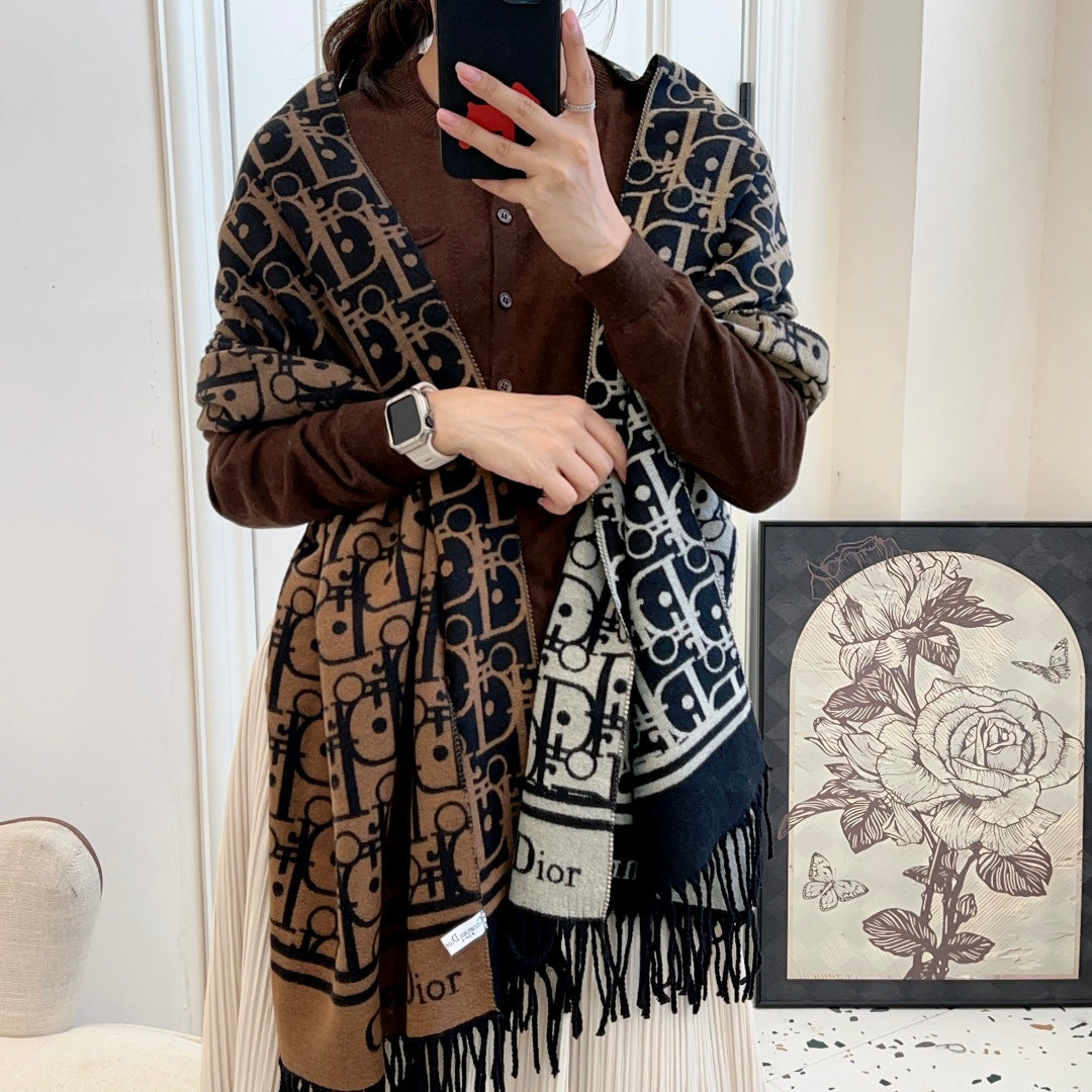 New trendy, versatile, and high-end D home vintage women's autumn and winter double-sided shawl scarf with box