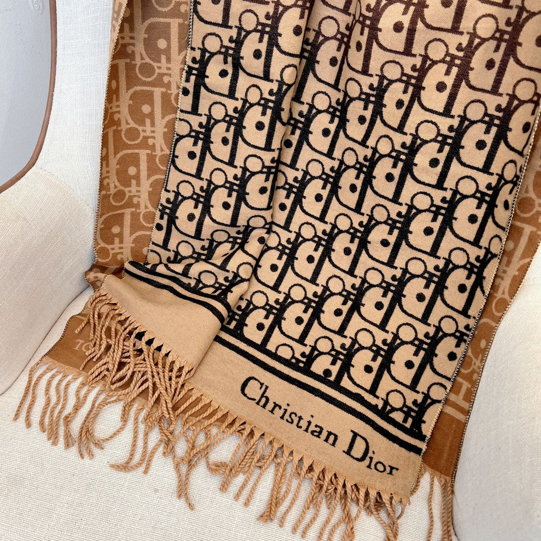 New trendy, versatile, and high-end D home vintage women's autumn and winter double-sided shawl scarf with box
