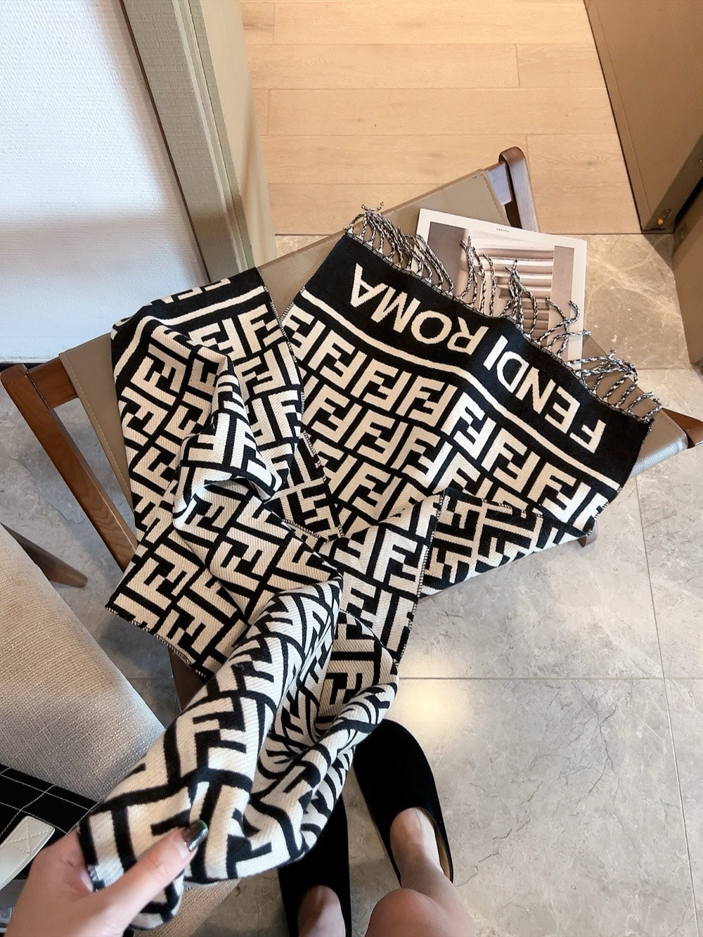 New Classic Versatile Double sided Old Flower Double F Letter Autumn and Winter Men's and Women's Shawl Men's and Women's Scarf with Box