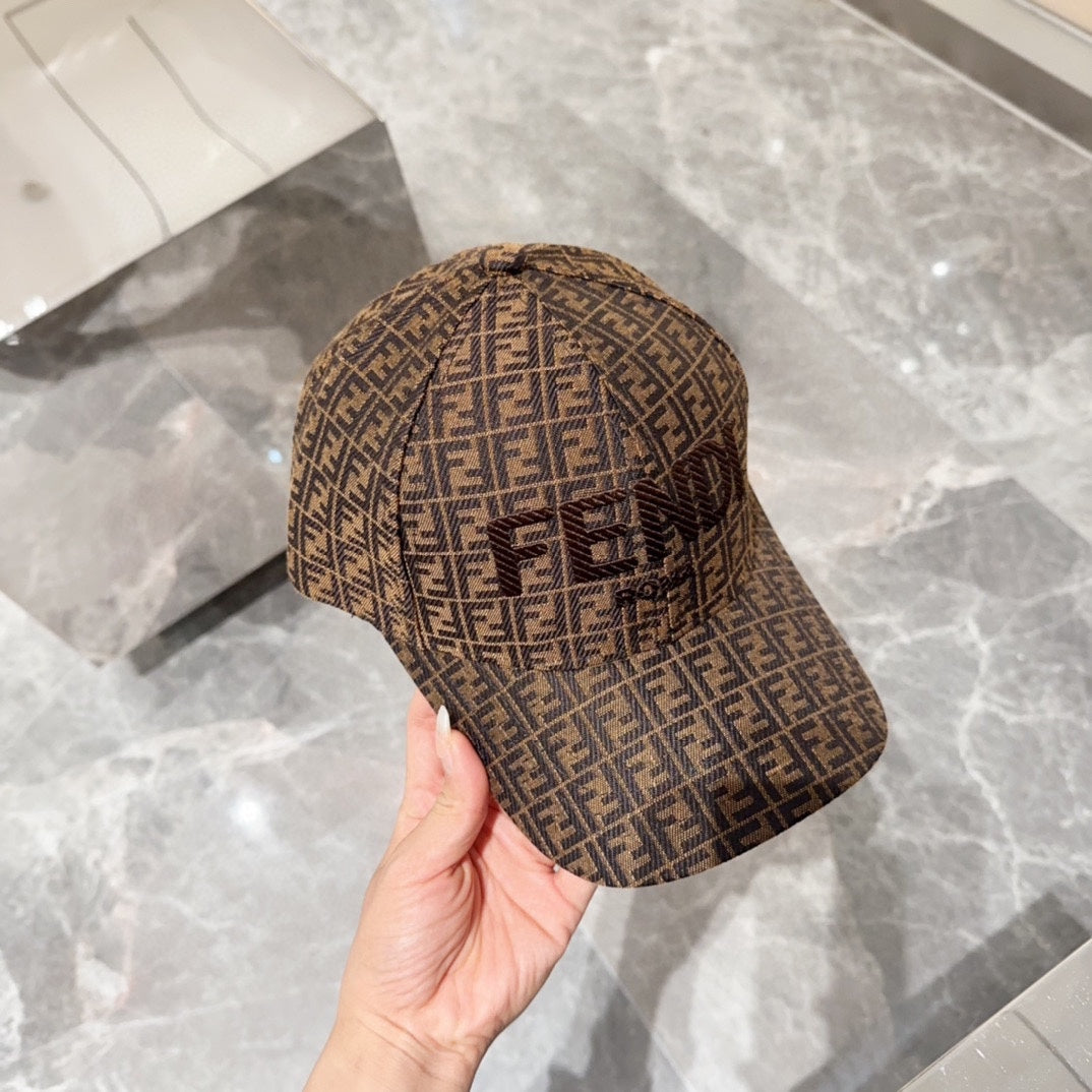 New high-quality baseball cap for both men and women, with a wide brim that accentuates the face and exudes a stylish and stylish sun shading duckbill hat
