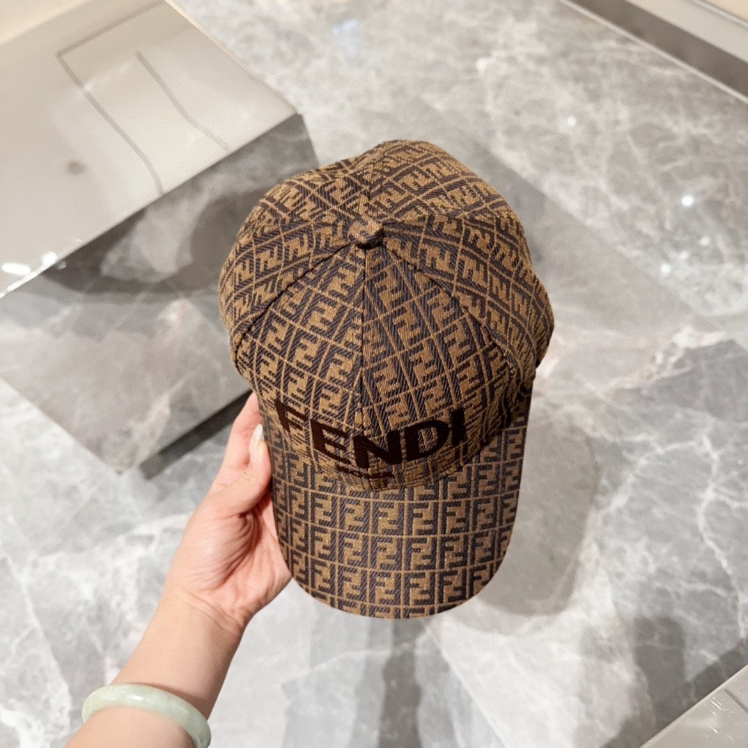 New high-quality baseball cap for both men and women, with a wide brim that accentuates the face and exudes a stylish and stylish sun shading duckbill hat
