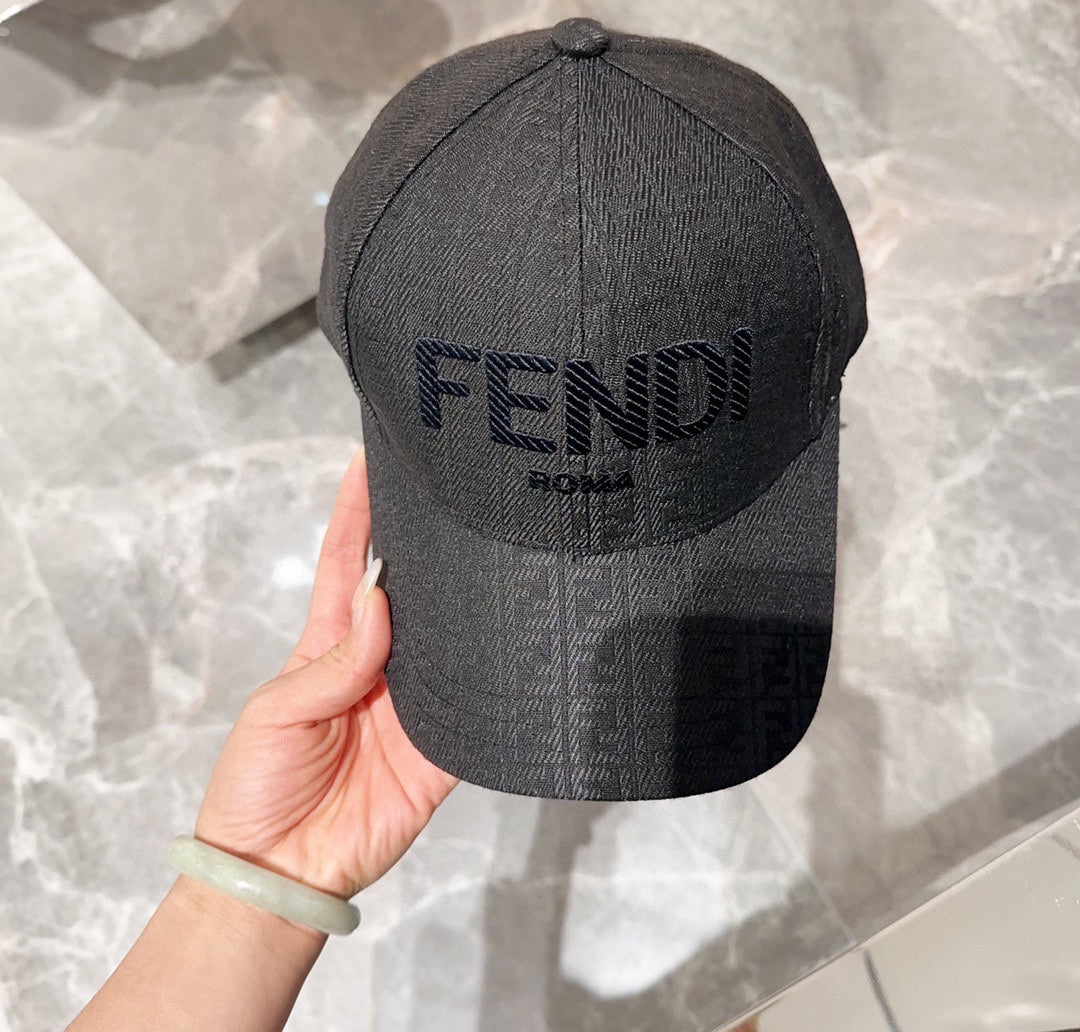New high-quality baseball cap for both men and women, with a wide brim that accentuates the face and exudes a stylish and stylish sun shading duckbill hat