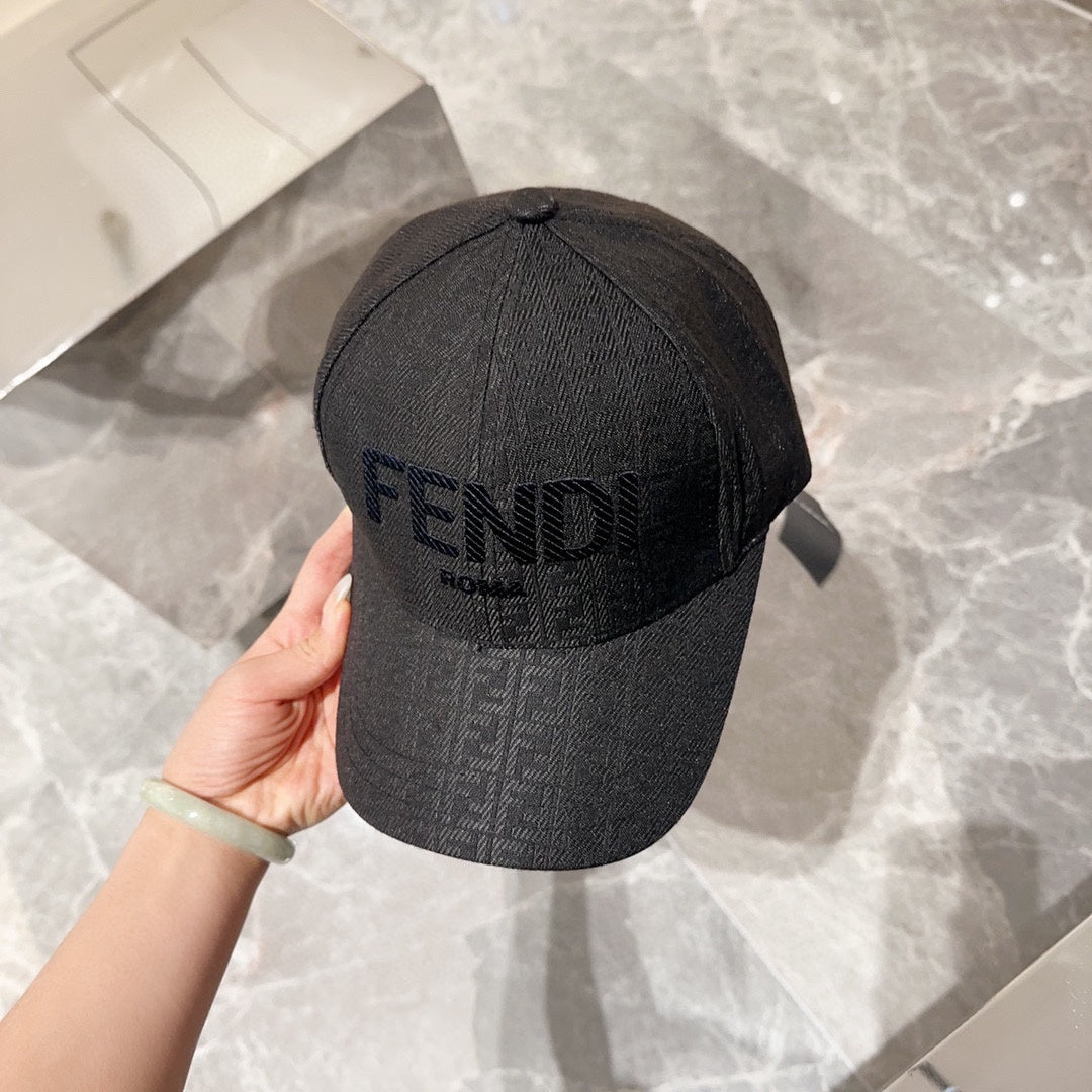 New high-quality baseball cap for both men and women, with a wide brim that accentuates the face and exudes a stylish and stylish sun shading duckbill hat