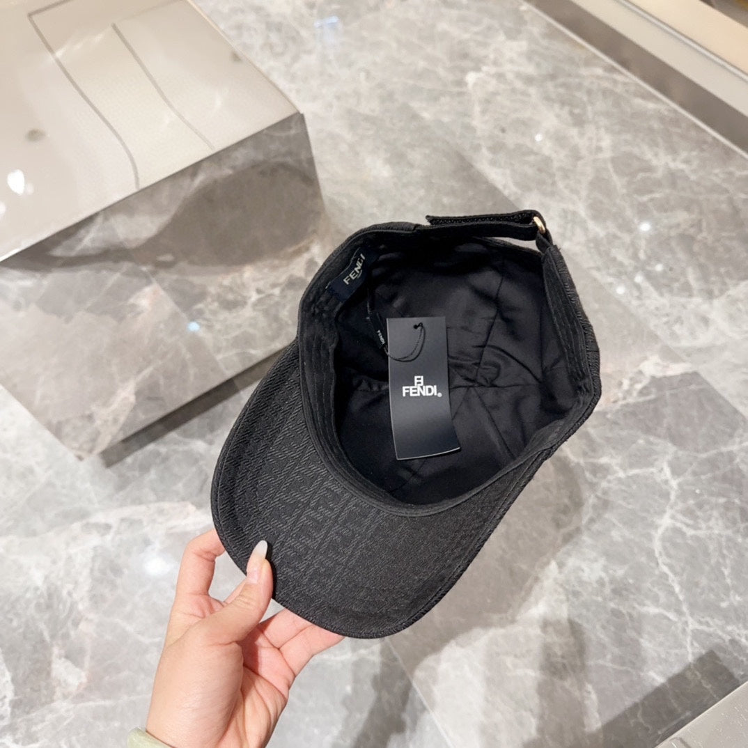New high-quality baseball cap for both men and women, with a wide brim that accentuates the face and exudes a stylish and stylish sun shading duckbill hat
