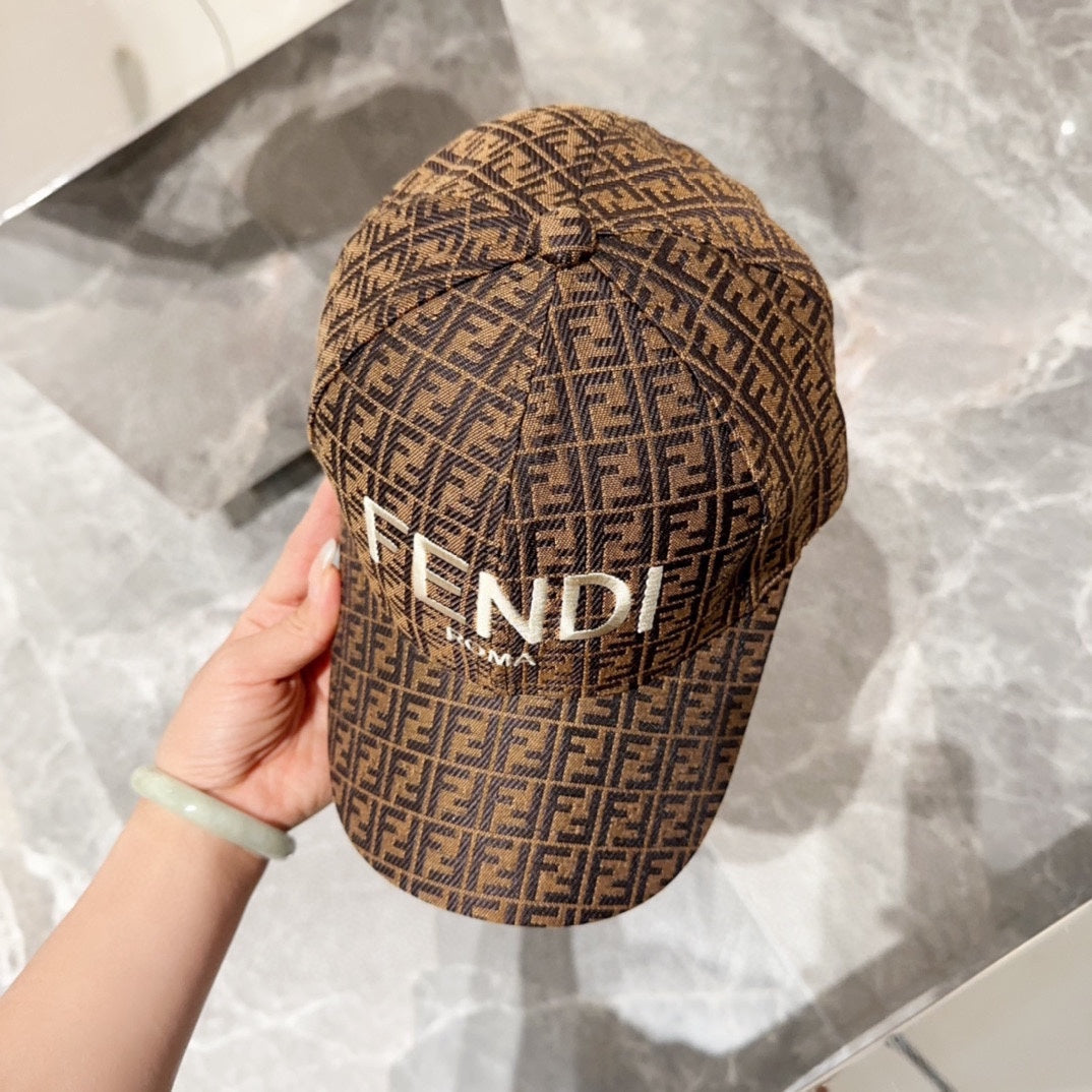 New high-quality baseball cap for both men and women, with a wide brim that accentuates the face and exudes a stylish and stylish sun shading duckbill hat