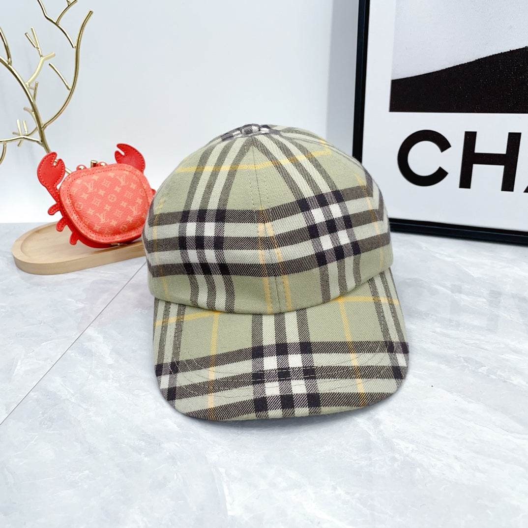 New trendy, luxurious, fashionable, soft and comfortable men's and women's Trench plaid baseball caps