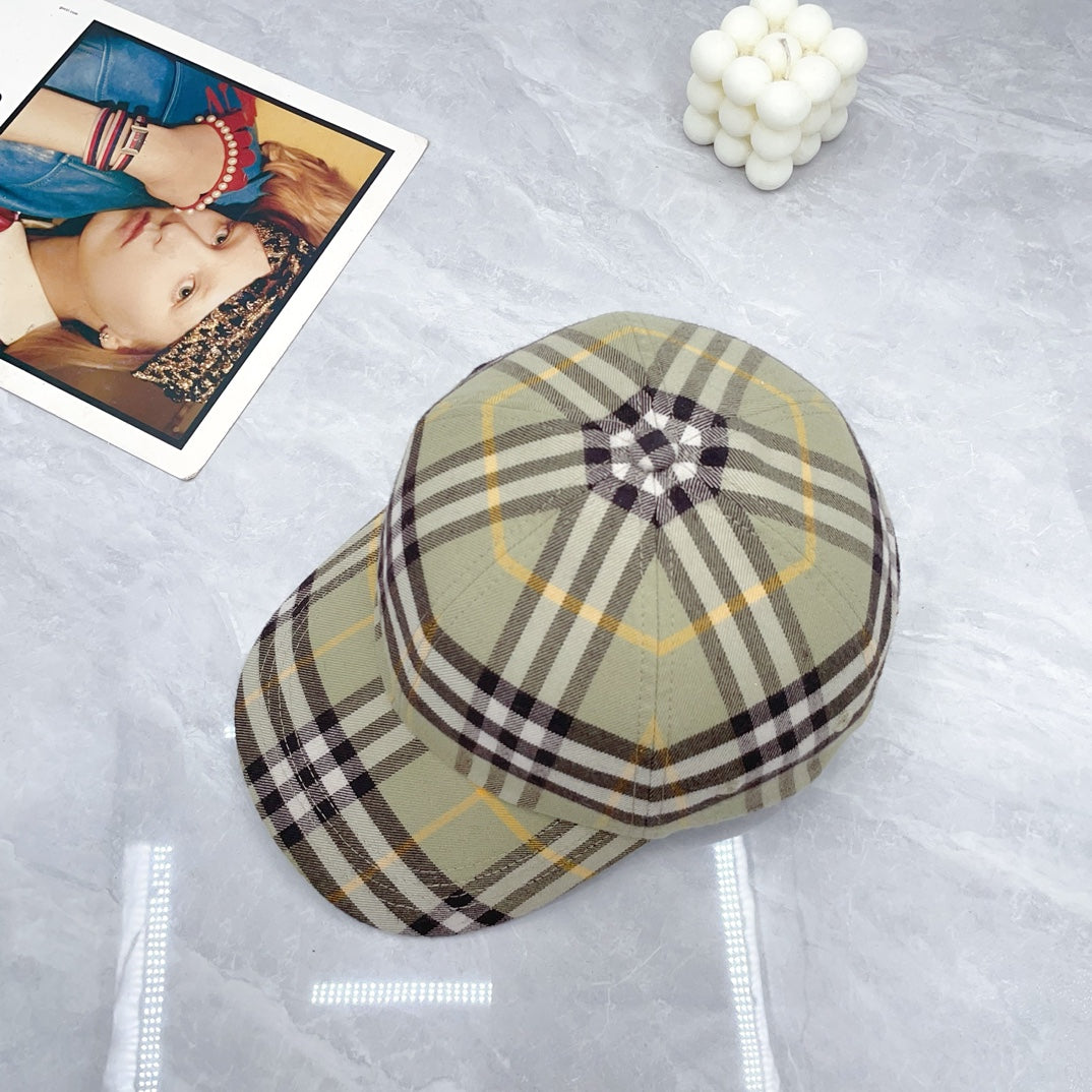 New trendy, luxurious, fashionable, soft and comfortable men's and women's Trench plaid baseball caps