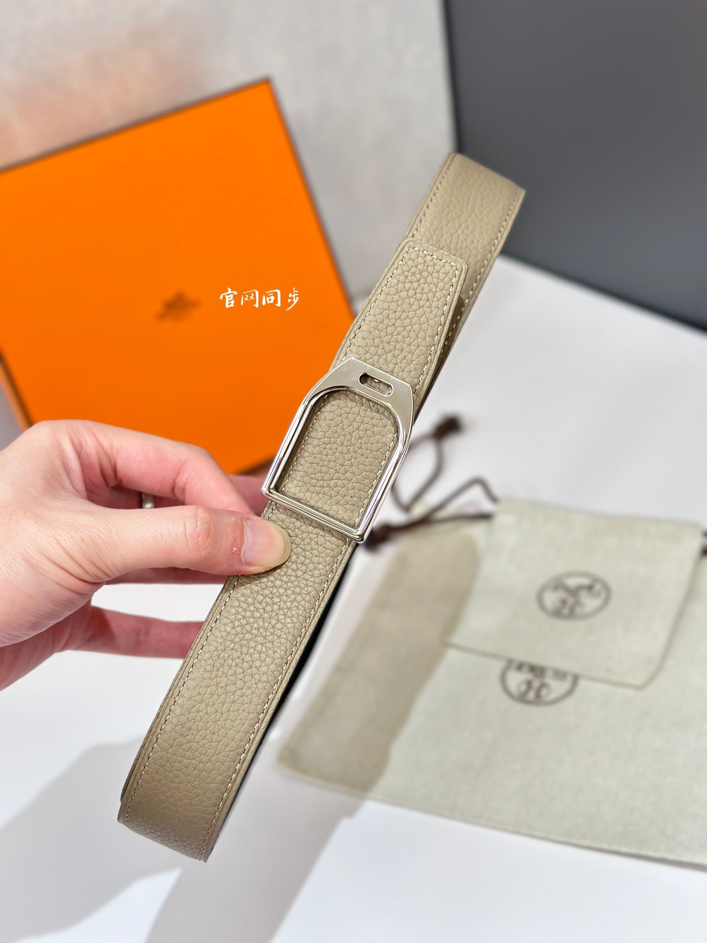 New casual and fashionable men's belt with palladium plated metal stirrup buckle double-sided cow belt
