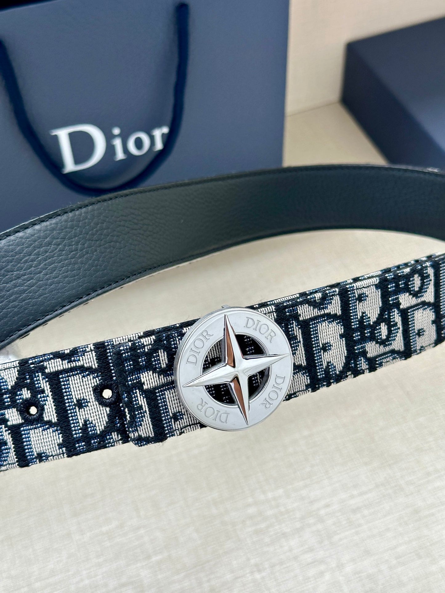 FW new metal emblem round buckle logo fashionable retro print double-sided waist casual smooth buckle waist belt for men
