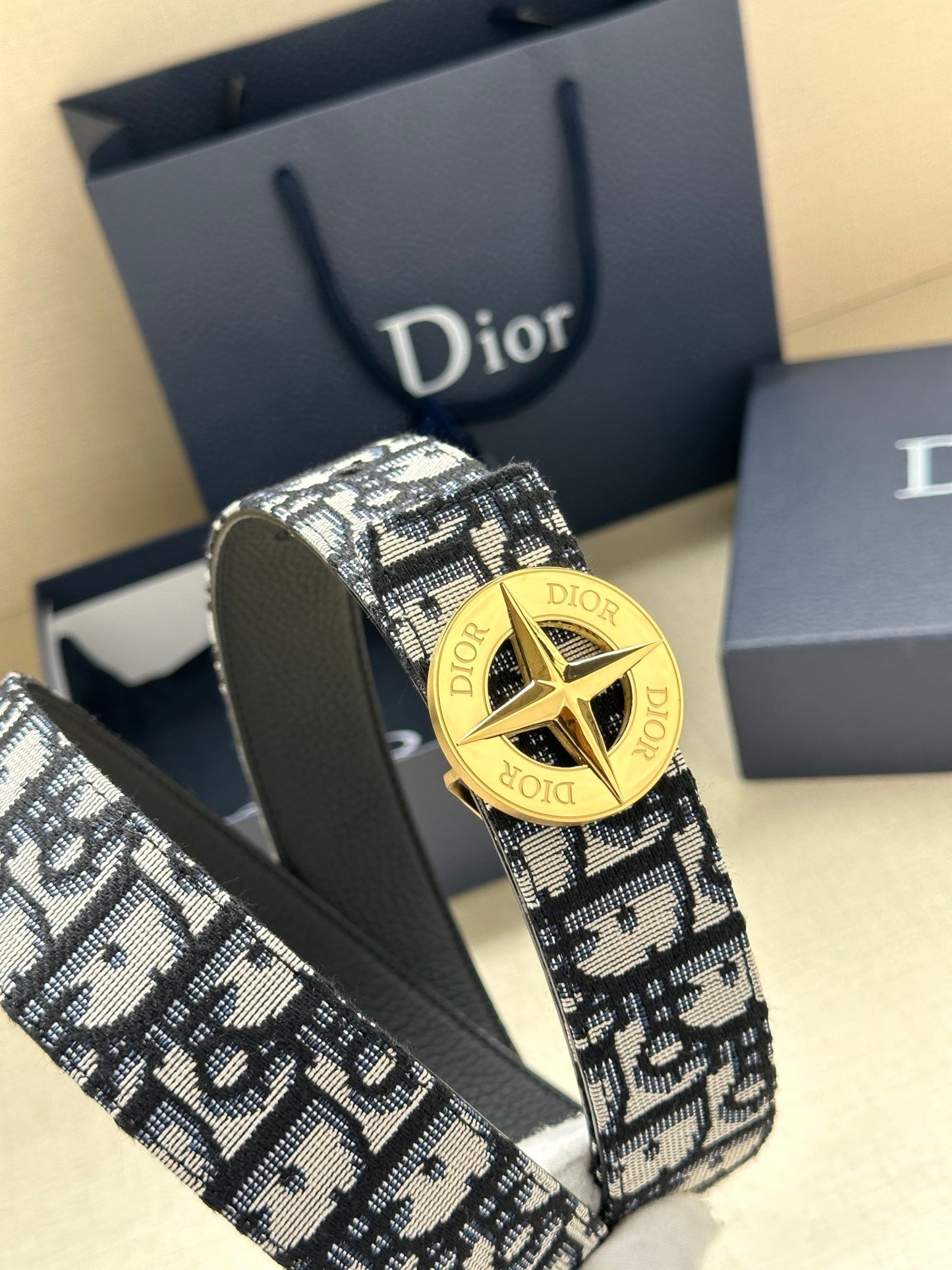 FW new metal emblem round buckle logo fashionable retro print double-sided waist casual smooth buckle waist belt for men
