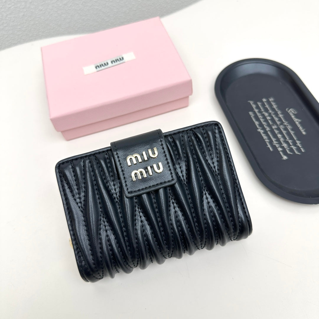 New MIU in stock, new sheepskin pleated Miu fold wallet for women, fresh and sweet wallet for girls, large capacity