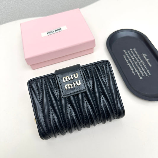 New MIU in stock, new sheepskin pleated Miu fold wallet for women, fresh and sweet wallet for girls, large capacity