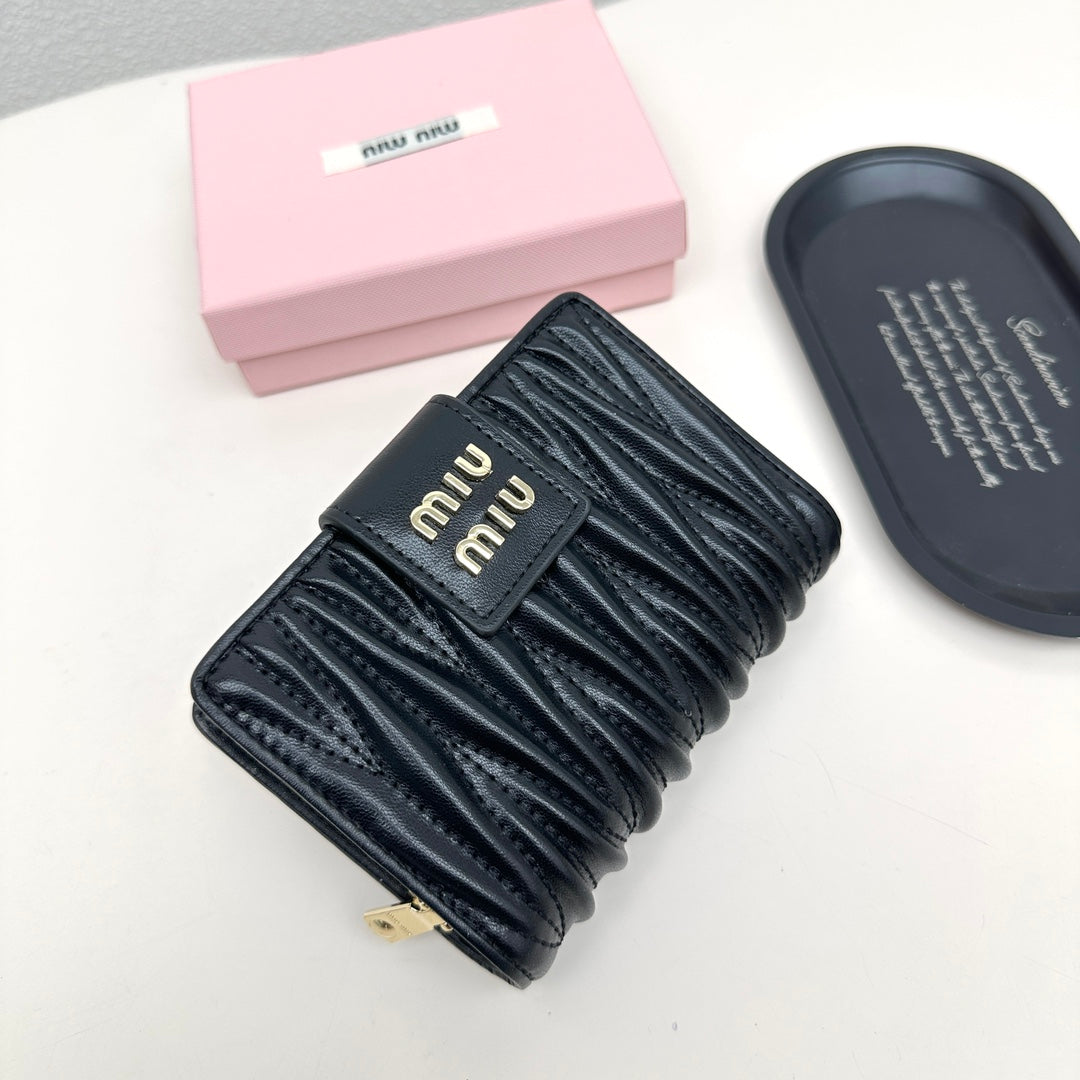 New MIU in stock, new sheepskin pleated Miu fold wallet for women, fresh and sweet wallet for girls, large capacity