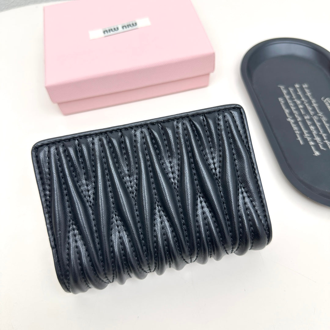 New MIU in stock, new sheepskin pleated Miu fold wallet for women, fresh and sweet wallet for girls, large capacity