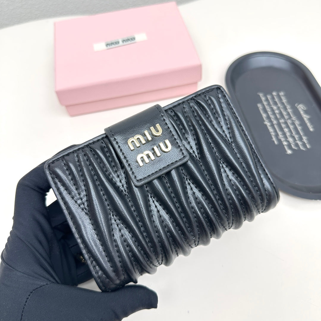 New MIU in stock, new sheepskin pleated Miu fold wallet for women, fresh and sweet wallet for girls, large capacity