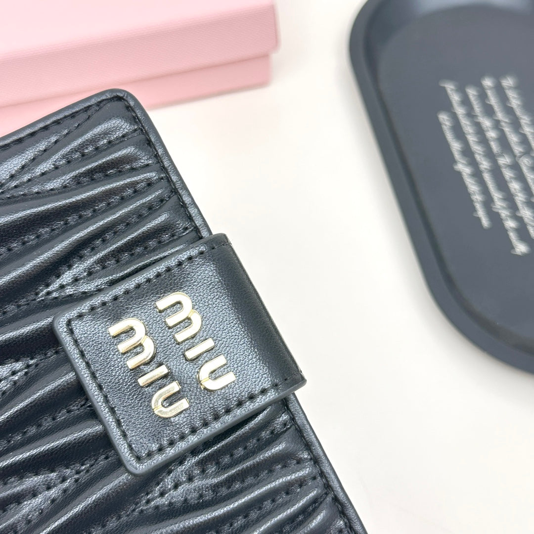New MIU in stock, new sheepskin pleated Miu fold wallet for women, fresh and sweet wallet for girls, large capacity